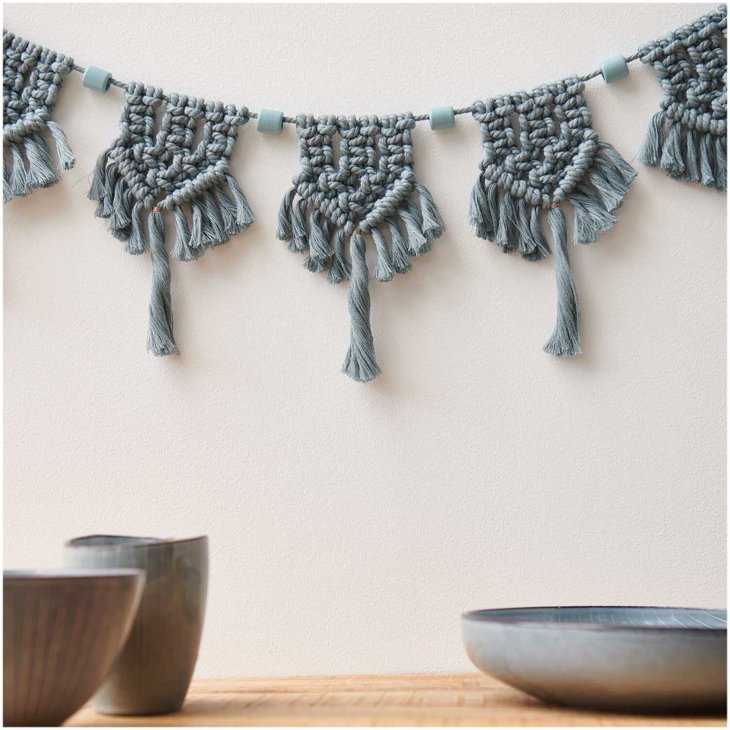 Creative Cotton Cord Makramee-Garn von Rico Design in dekorativer Wanddekoration, aqua.