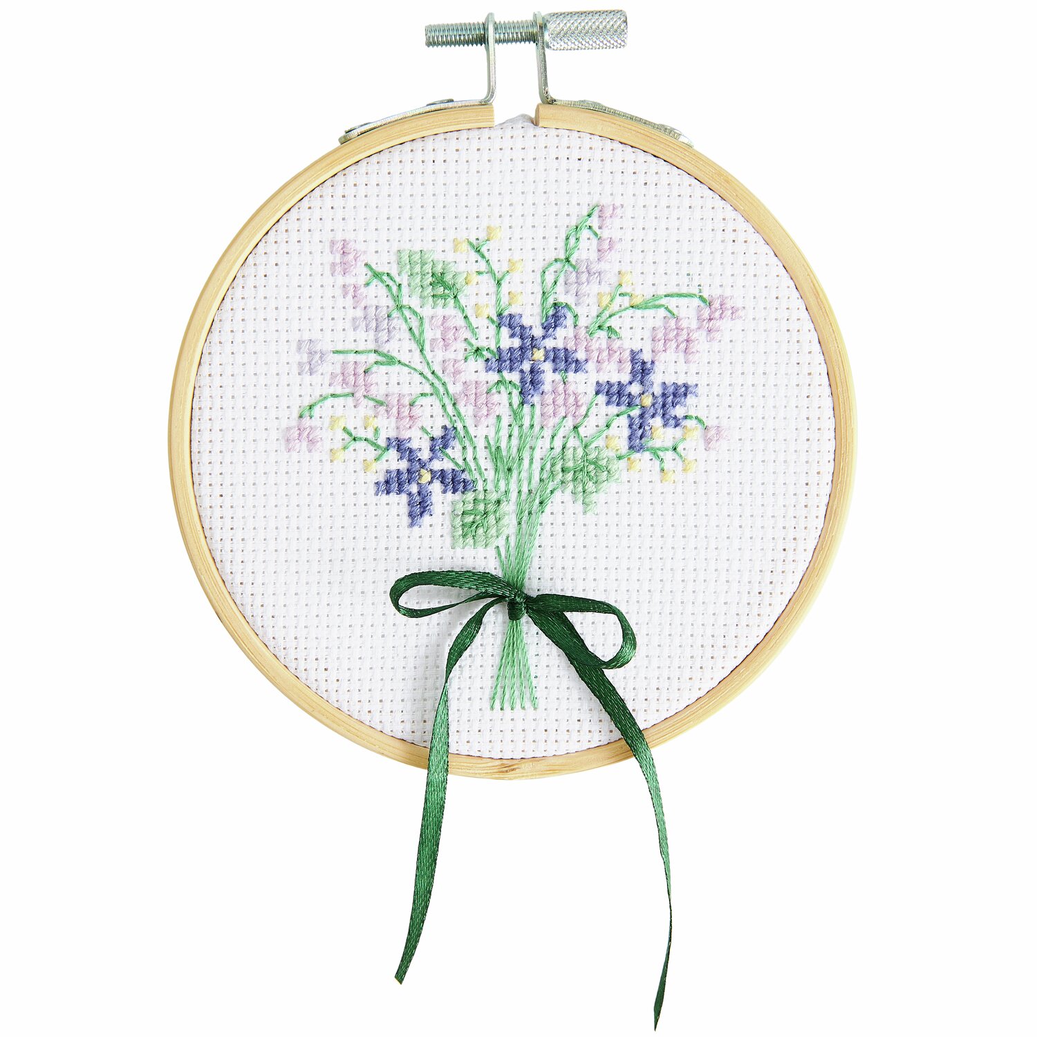 Stickpackung Gezählter Kreuzstich Blumenstrauß zeigt ein florales Muster in einem runden Holzrahmen mit grünem Band. Ø10cm.