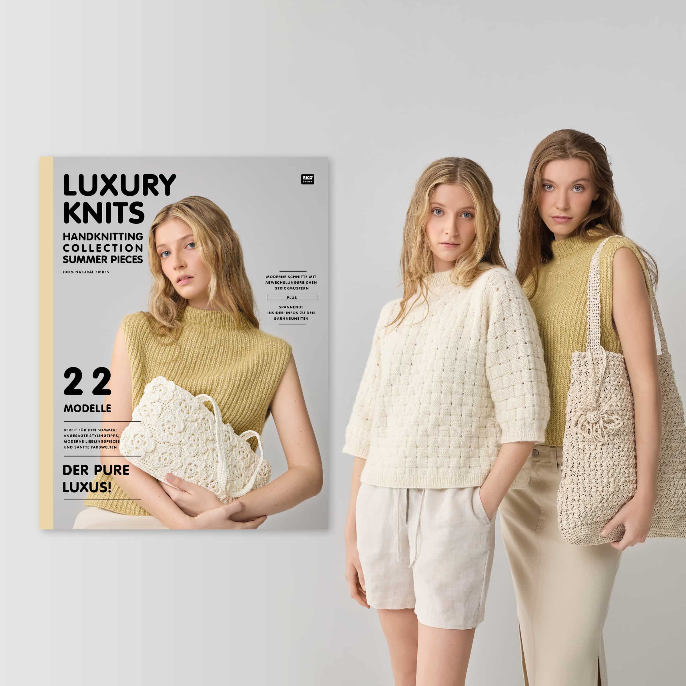 Zwei Frauen tragen gestrickte Kleidung aus dem Handstrick Magazin Luxury Knits Summer Pieces und stehen vor grauem Hintergrund. Daneben ein Cover des Handstrick Magazins Luxury Knits Summer Pieces.