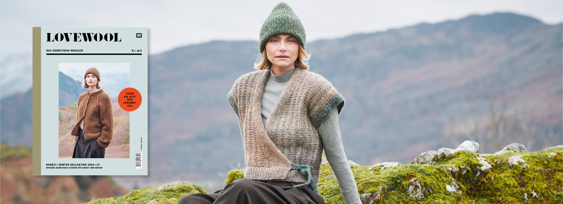 Eine Frau trägt ein herbstliches Outfit mit gestricktem Pullover und Mütze und steht vor einer Landschaft mit Bergen. Daneben ein Cover des Handstrick Magazins Lovewool No. 23.