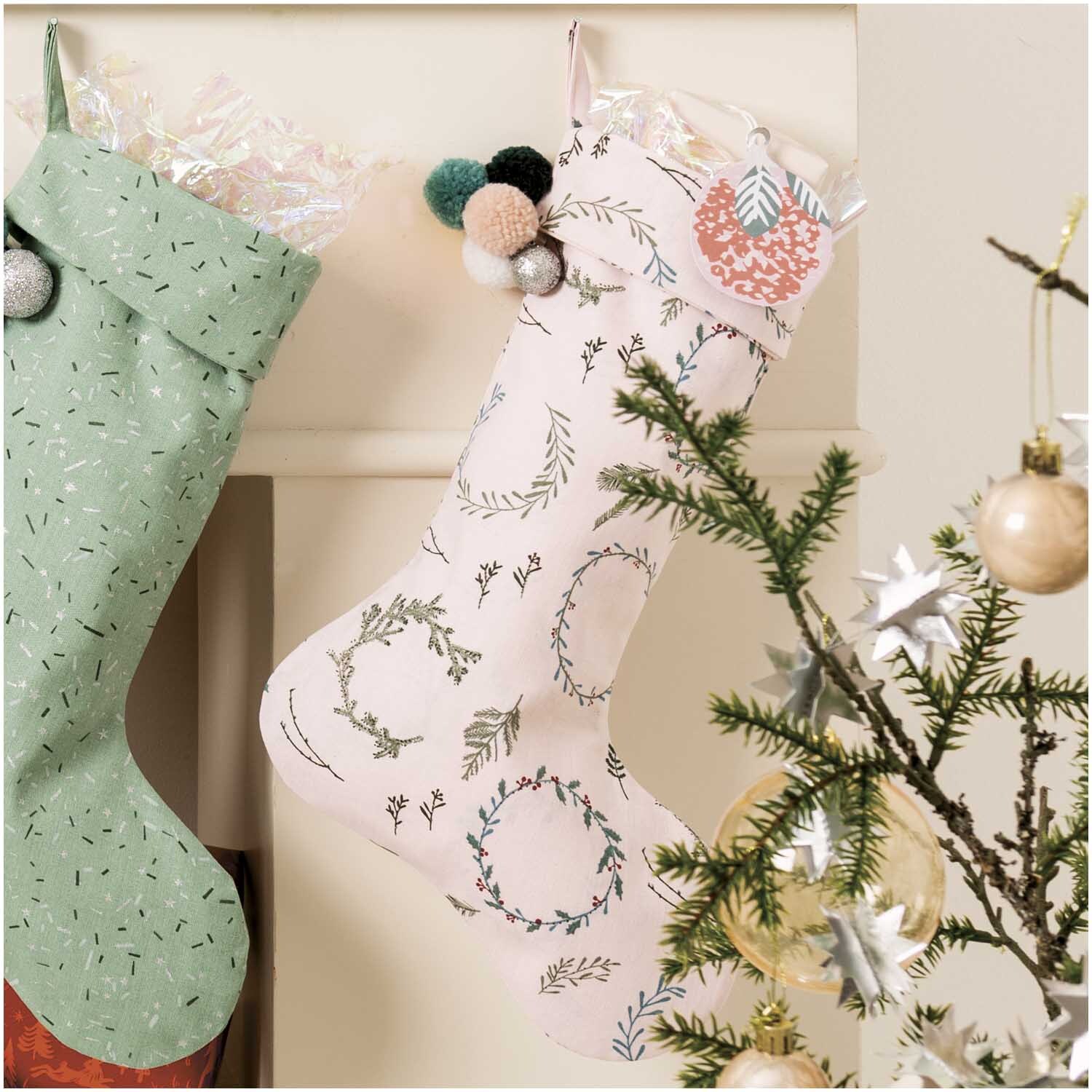 Druckstoff Nostalgic Christmas Kränze puder-grün 140cm Druckstoff Nostalgic Christmas Kränze puder-grün 140cm