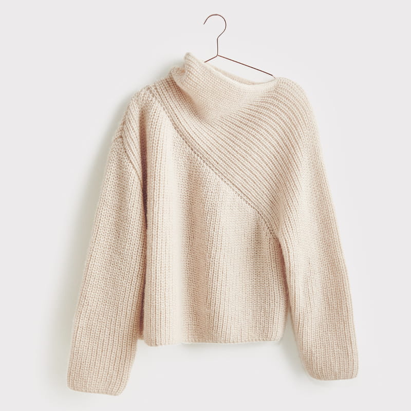 Gestrickter Pullover in Creme: Modell 01 aus dem Heft Luxury Knits Premium Natural Fibres
