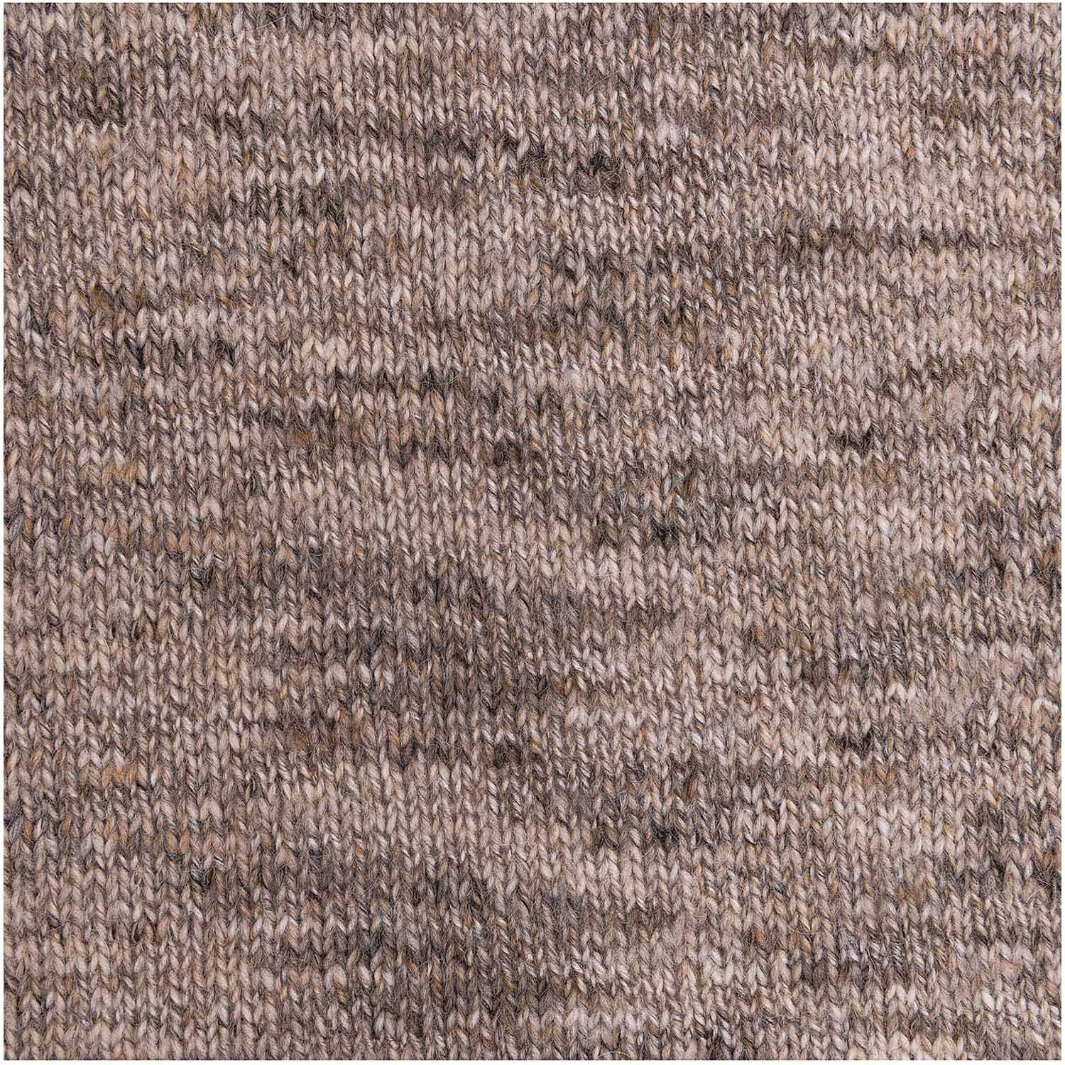 Fashion Alpaca Tweed chunky 50g 90m Farbe Beige von Rico Design Fashion Alpaca Tweed chunky: Nahaufnahme eines gestrickten Stoffes in meliertem Beige, ideal für warme Strickprojekte.