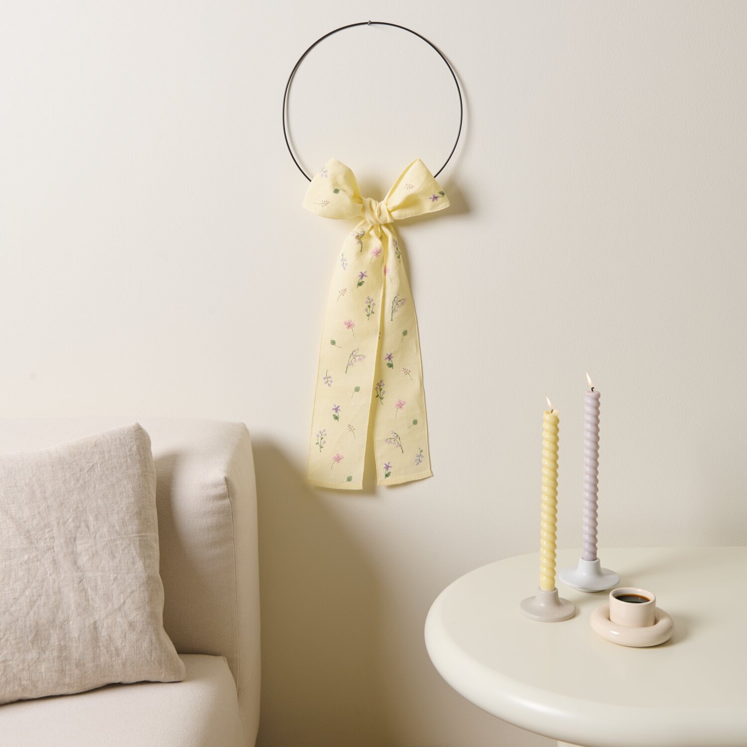 Stickpackung Gezählter Kreuzstich Schleife Wiesenblumen 30x54cm Farbe Hellgelb von Rico Design