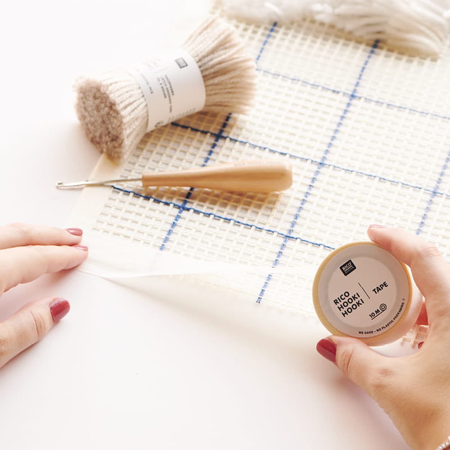 Straminränder werden mit Tape umrandet