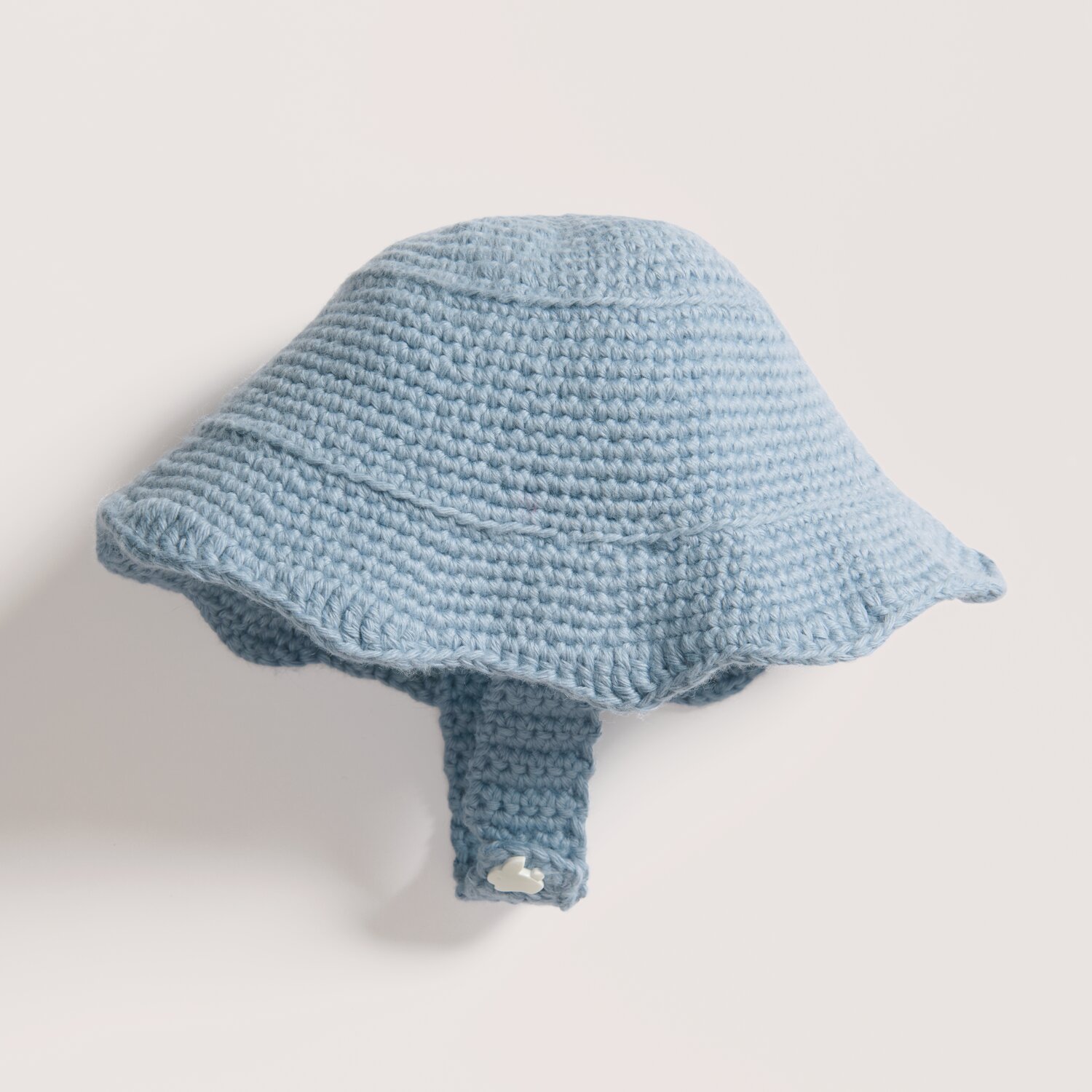 Häkelset Mütze Modell 12a aus Baby 043 in taubenblau, gefertigt aus weichem Bio-Baumwoll-Kaschmir-Garn. Ideal für Babys.