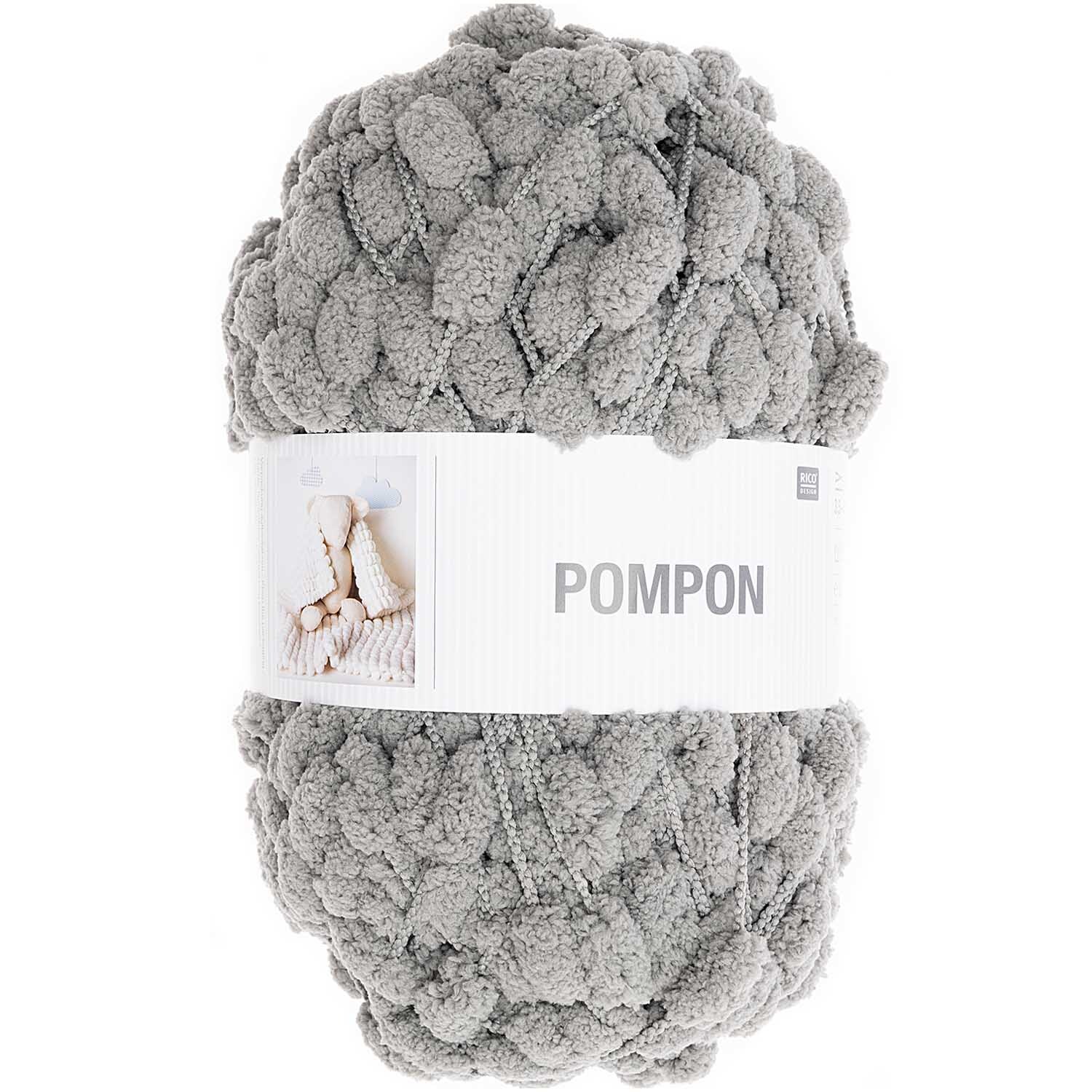 Pompon-Garn von Rico Design in Patina, 200g 100m. Weiches, strukturiertes Garnknäuel für kreative Strickprojekte.