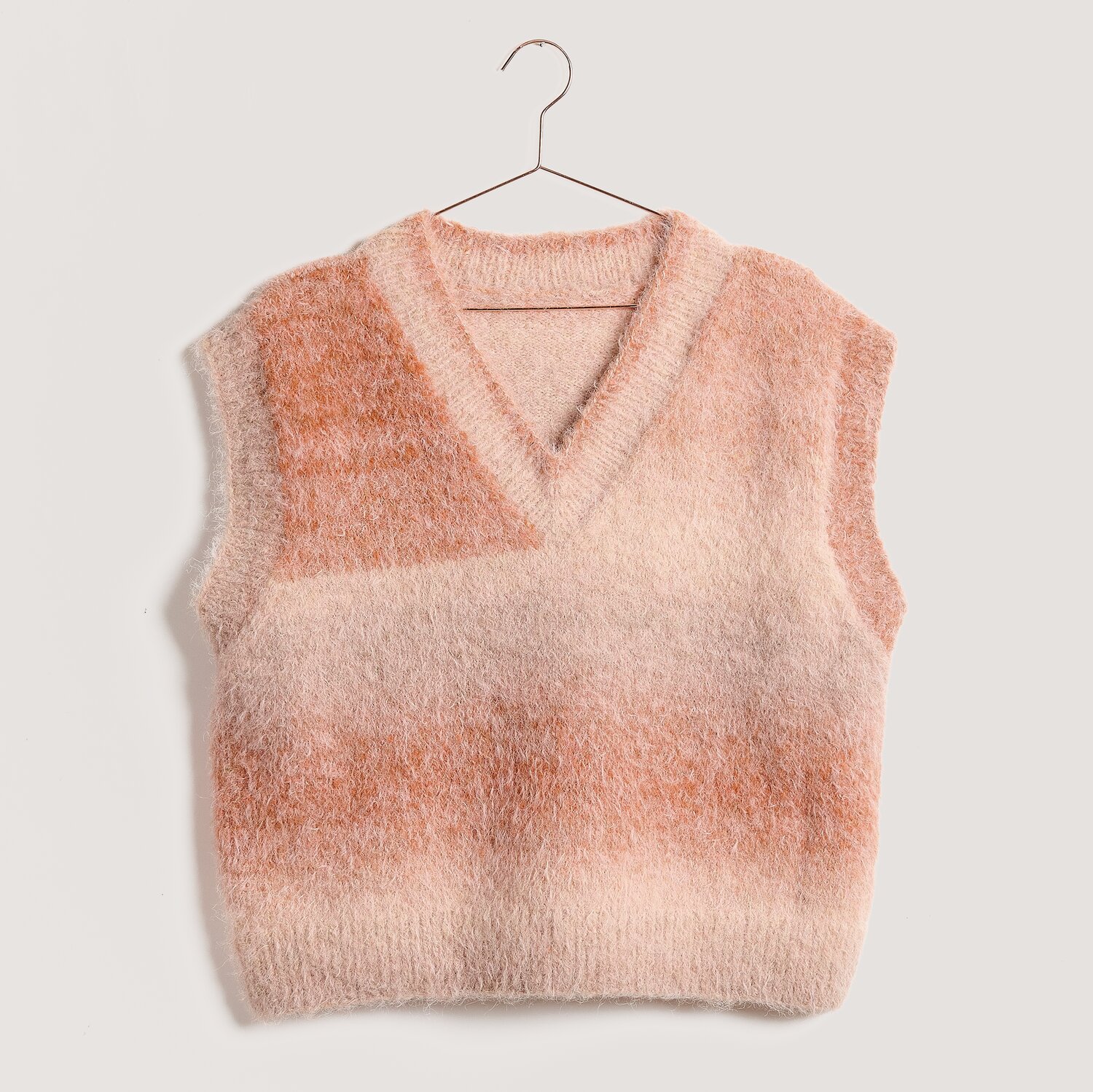 Creative Brushed Wool weicher ärmelloser Strickpullunder mit V-Ausschnitt in warmem Sundown-Garn, locker fallend, gestrickt aus Rico Design Wolle