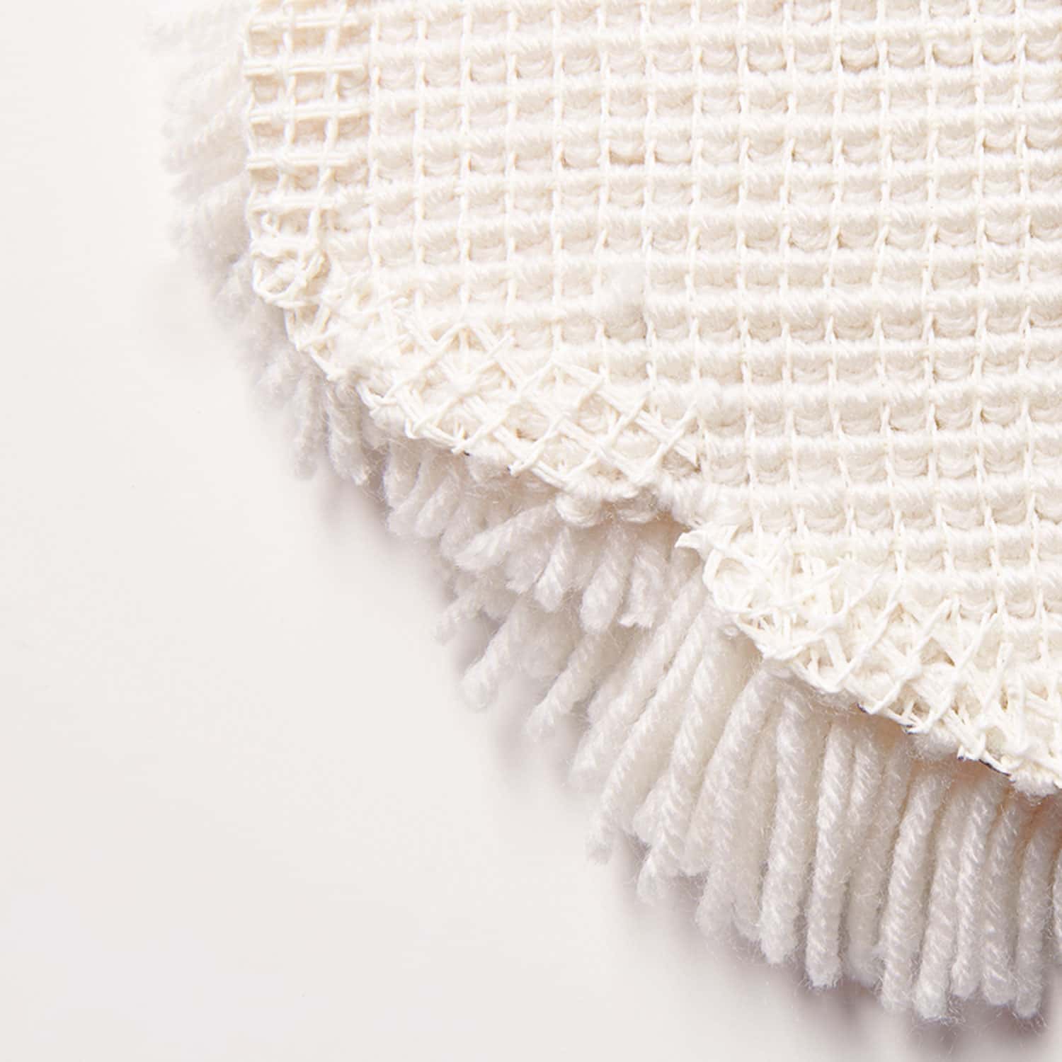 Vernähte Ränder auf der Rückseite eines Knüpfprojekts