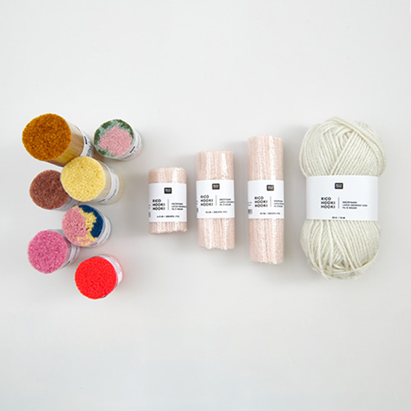 Knüpfgarn in verschiedenen Farben und Längen