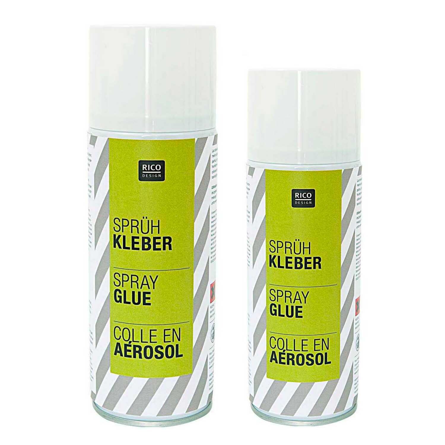 Sprühkleber transparent von Rico Design: Zwei Dosen mit grünem Etikett und weißem Deckel.
