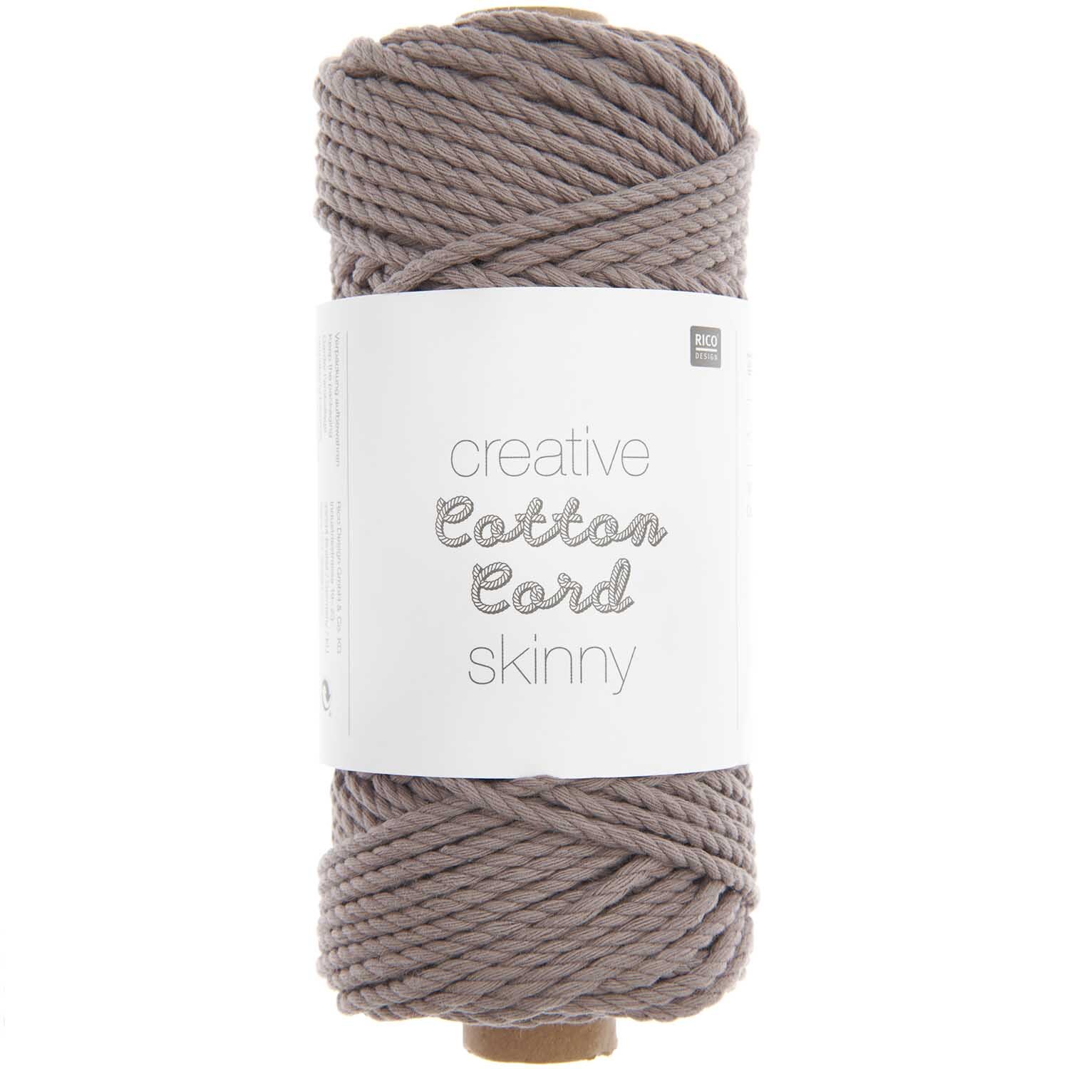 Creative Cotton Cord skinny Makramee-Garn in Taupe von Rico Design, 190g, 55m, ideal für kreative Projekte.