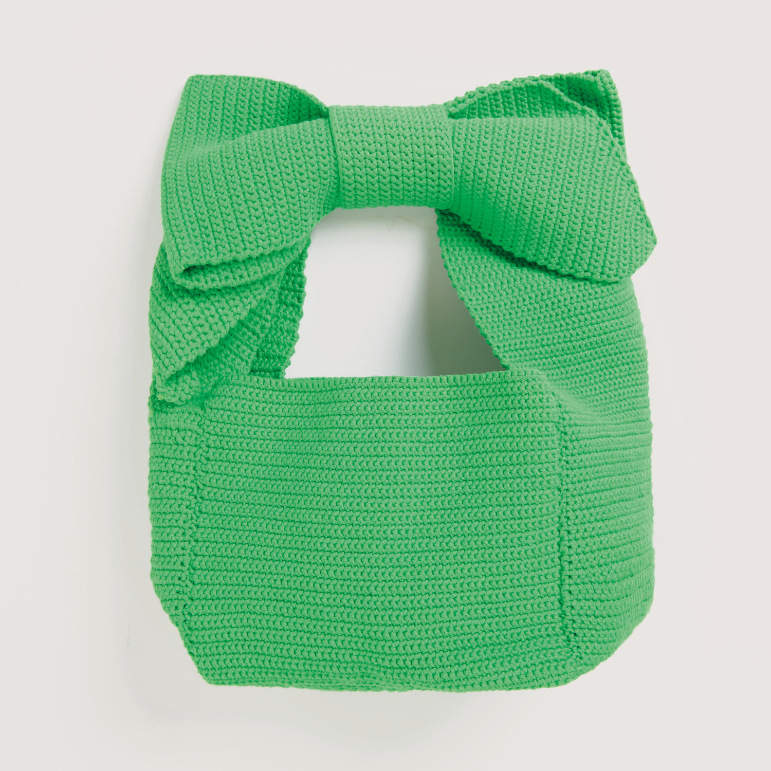 Fashion Jersey: Grasgrüner gestrickter Schal mit großer Schleife, ideal für stilvolle Outfits.