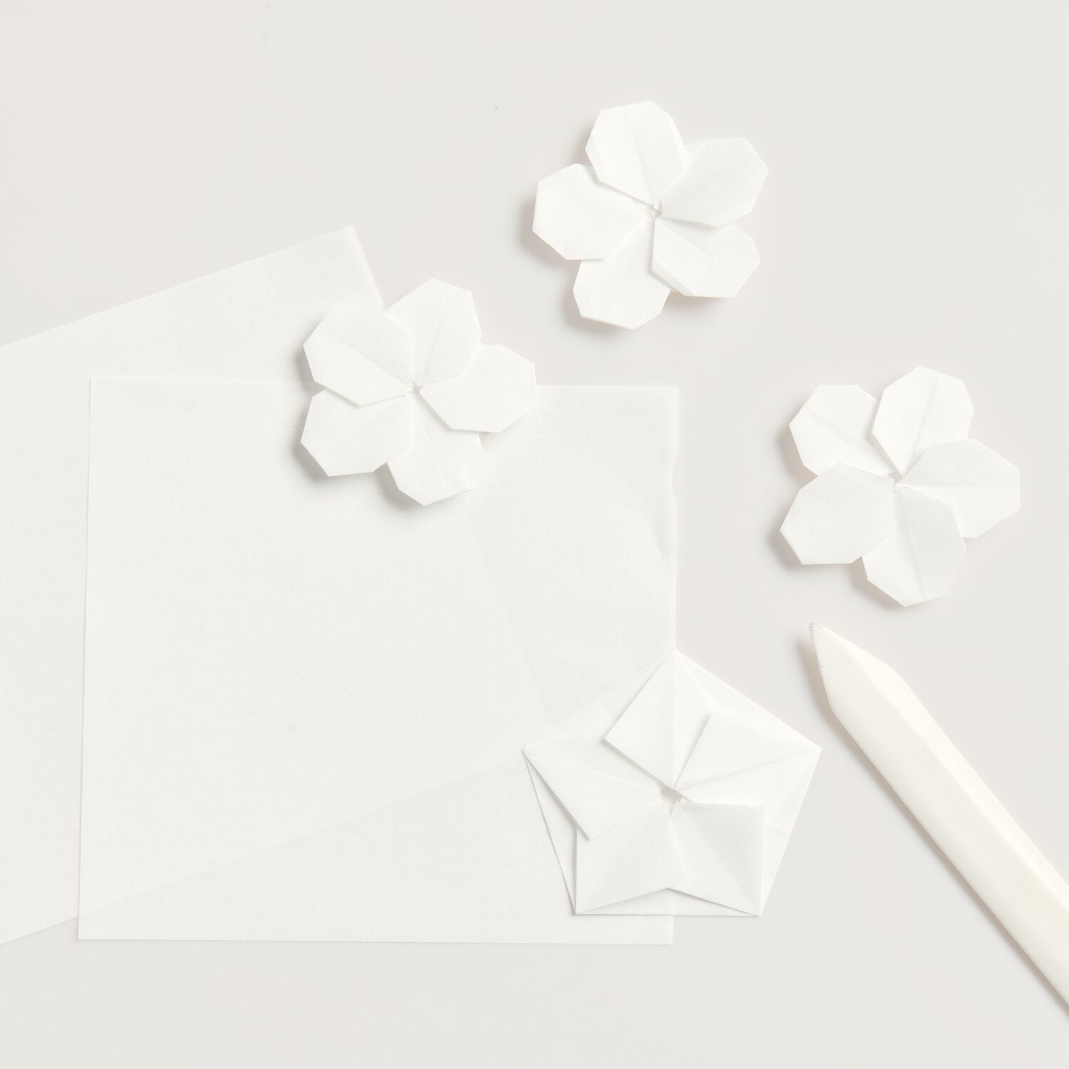 Paper Poetry Japanese Origami Weiß Extra Leicht 30 Blatt 15x15cm von Rico Design
