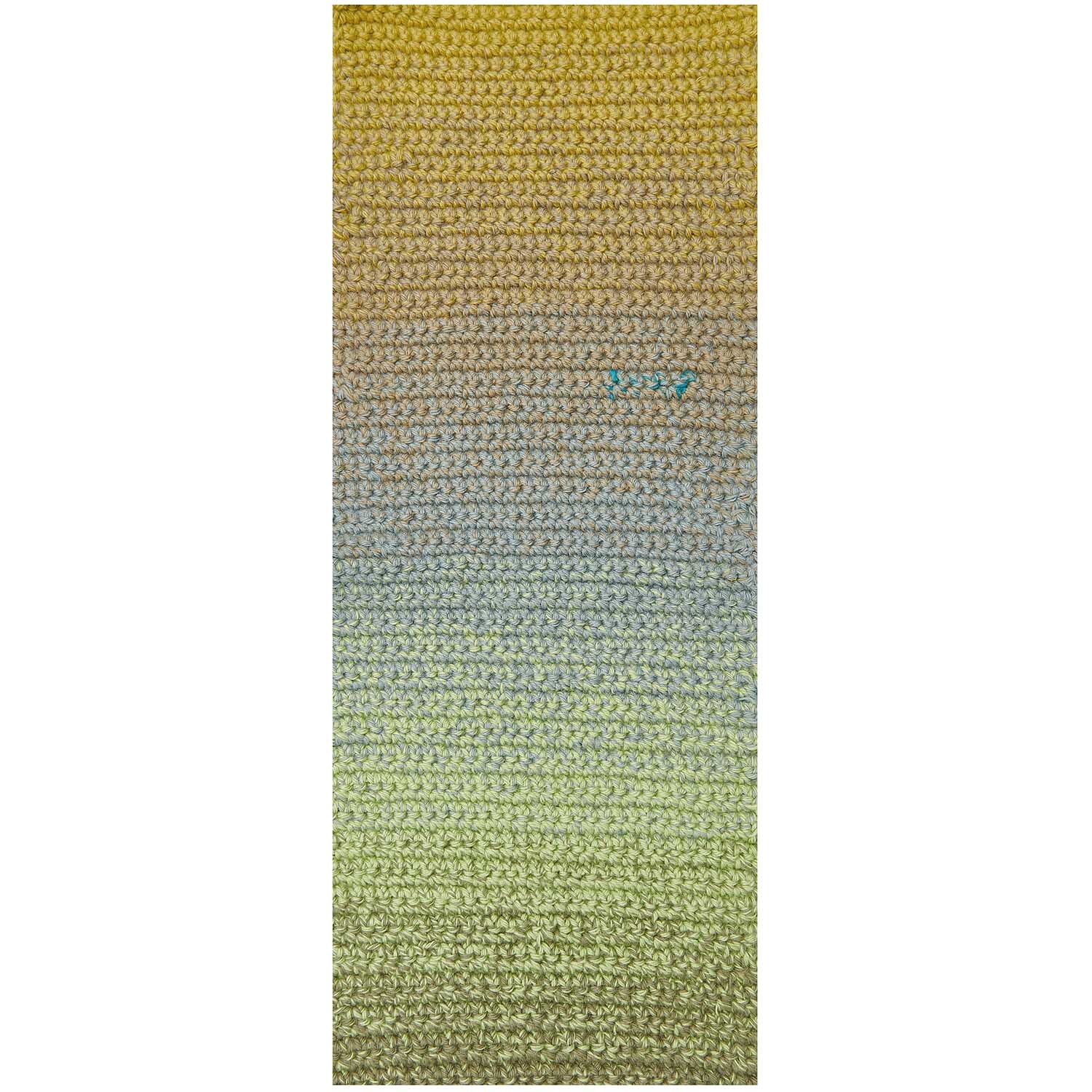 Ricorumi Spin Spin dk: Ein gestricktes Tuch in Oliv von Rico Design, das sanft von Gelb zu Grün verläuft.