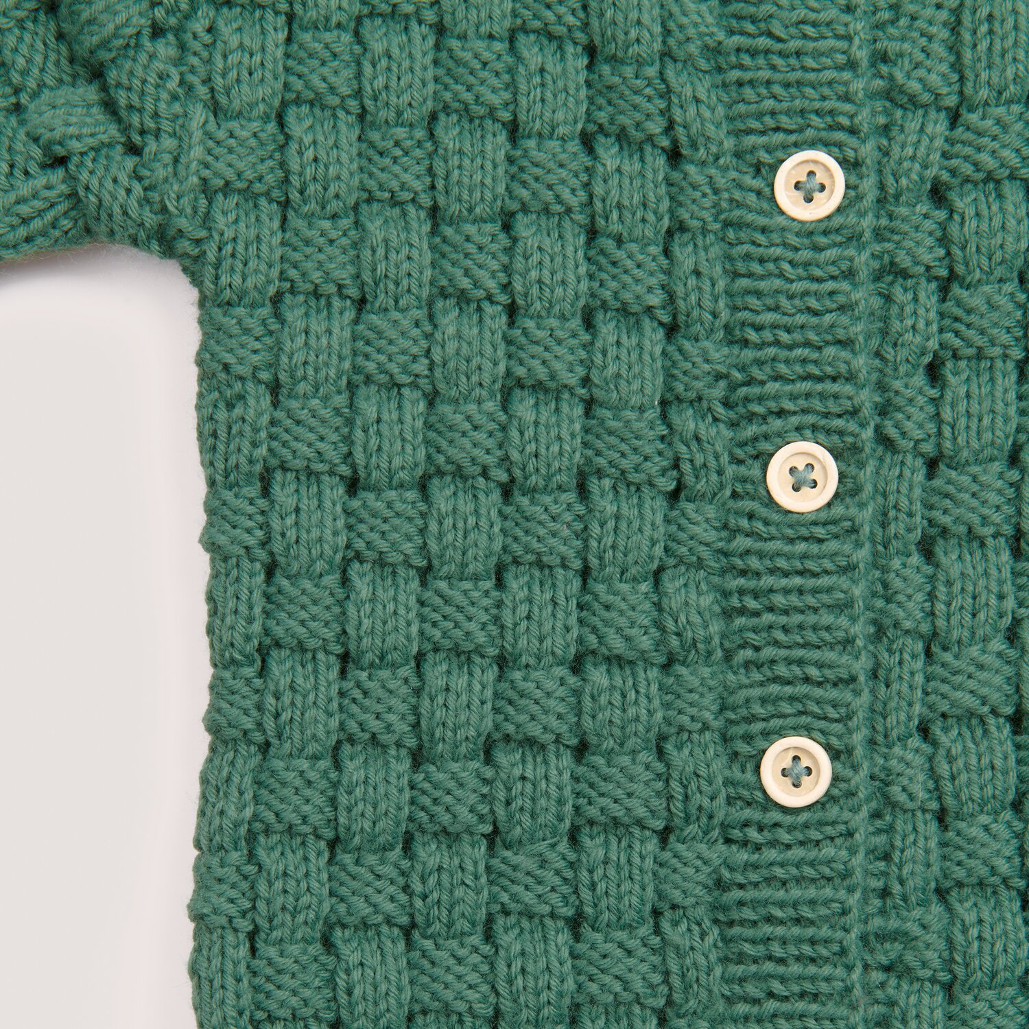 Rico Baby 044 Rico Baby Dream dk uni - A Luxury Touch gestrickte Babyjacke mit geflochten wirkender Struktur, Holzknöpfen, Farbton Efeu, 50g 115m