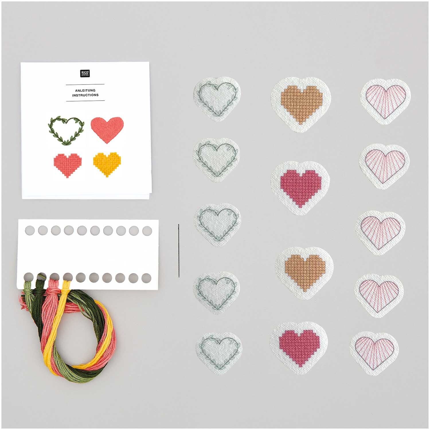 Stick and Stitch Stickpackung Pixel Art Herzen vorgezeichnet, 14 Stück. Enthält bunte Fäden und Anleitungen für kreative Stickprojekte.