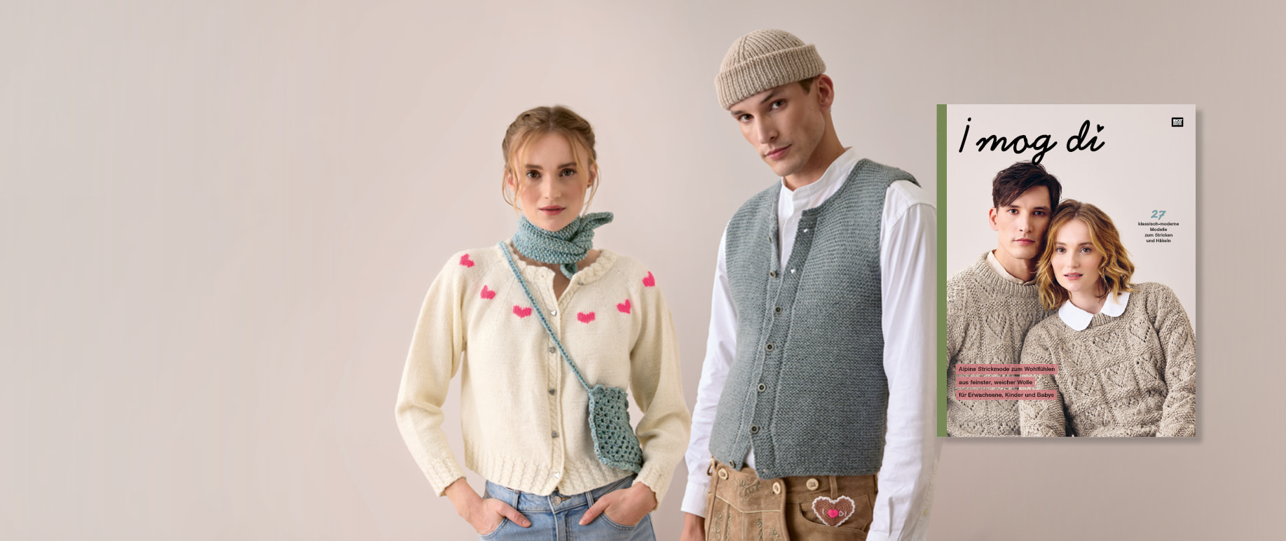 Eine Frau und ein Mann posen in gestrickter Trachtenmode. Cover des Handstrickmagazins I mog di daneben