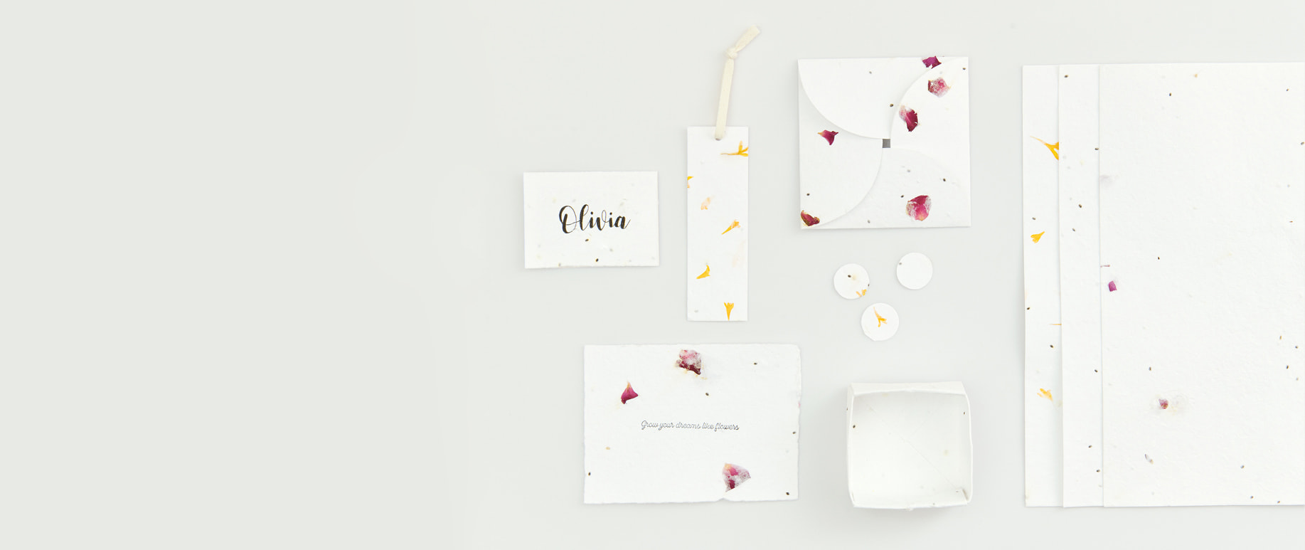Baumwollpapier mit Blüten und Samen