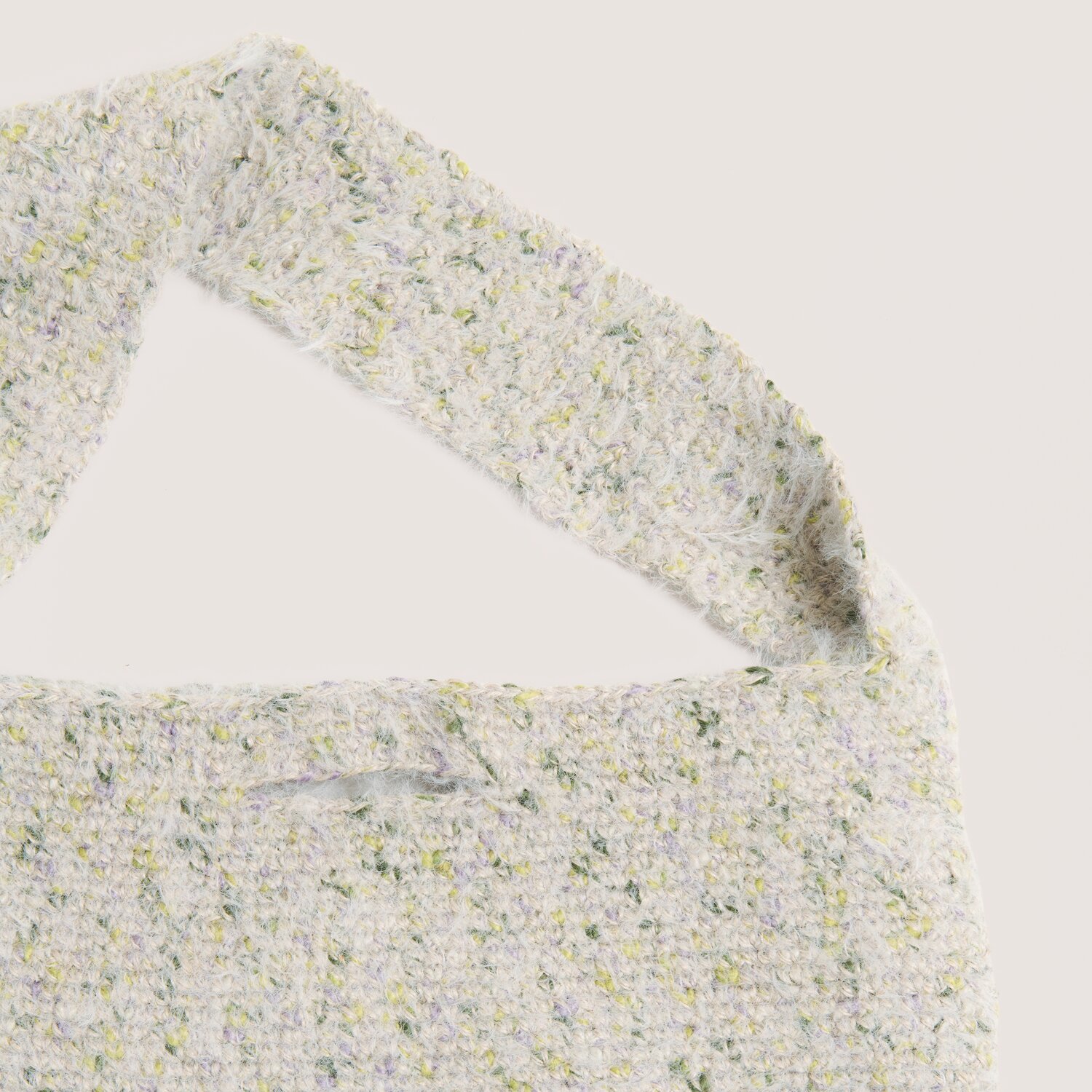 Made by Me No. 22 Frühjahr-Sommer: Stricktasche in Oliv- und Taupetönen, weiche Textur.