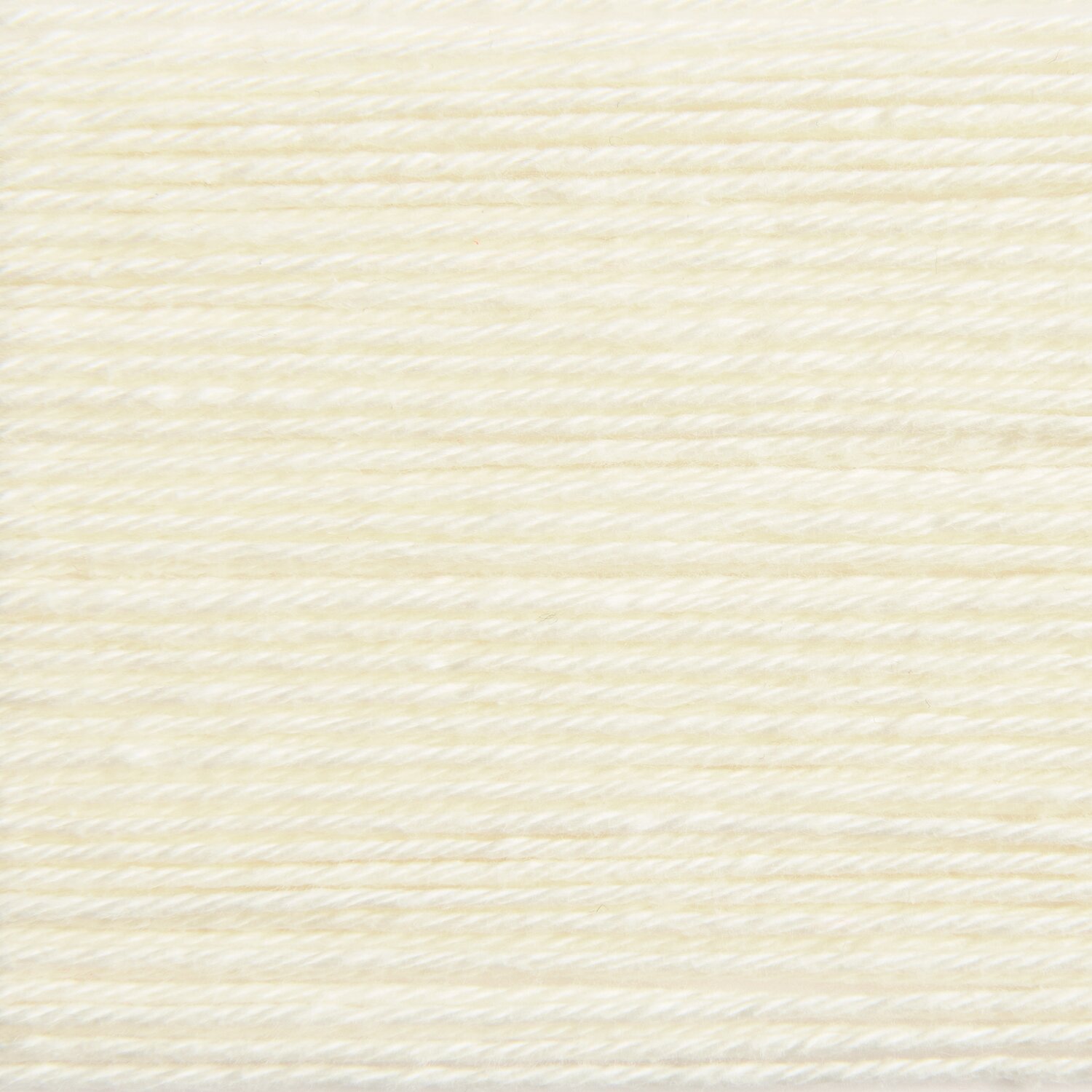 Rico Cotton in Creme zeigt weiches Garn von Rico Design, ideal für Strickprojekte, 50g 125m.