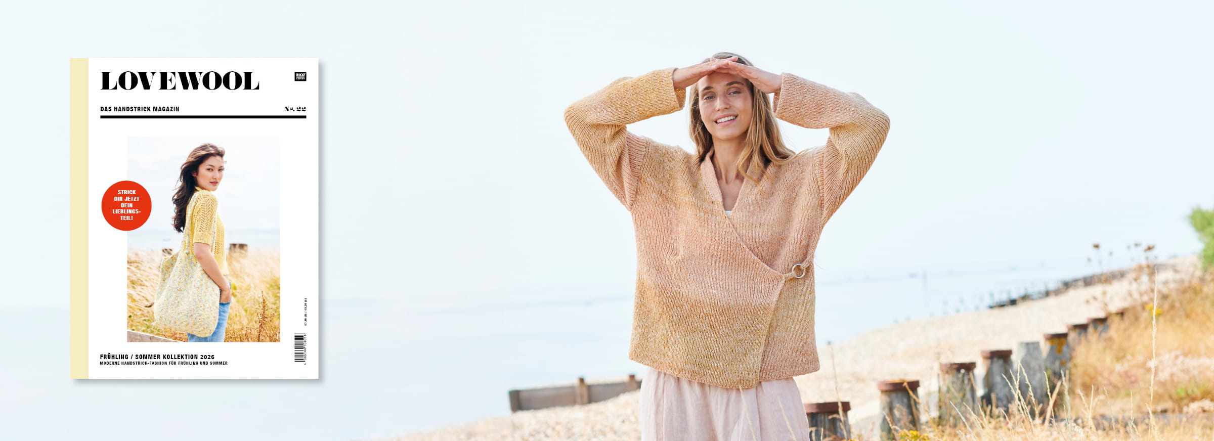 Eine Frau trägt eine gestrickte Jacke aus dem Handstrick Magazin Lovewool No. 22 und steht vor einer Steinstrand-Kulisse. Daneben ein Cover des Handstrick Magazins Lovewool No. 22.