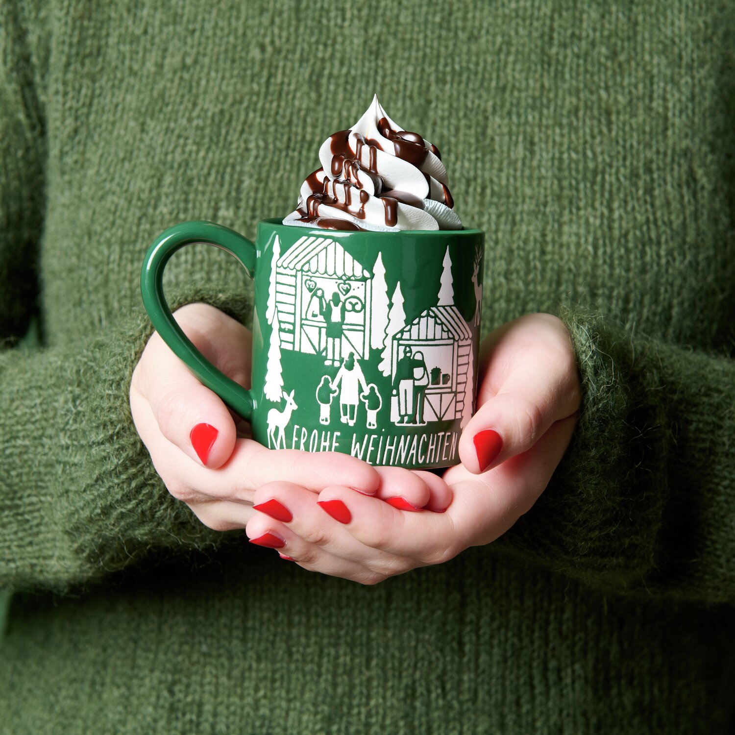 Porzellan Tasse Weihnachtsmarkt  Ø7,5x7,5cm Farbe Grün von Rico Design