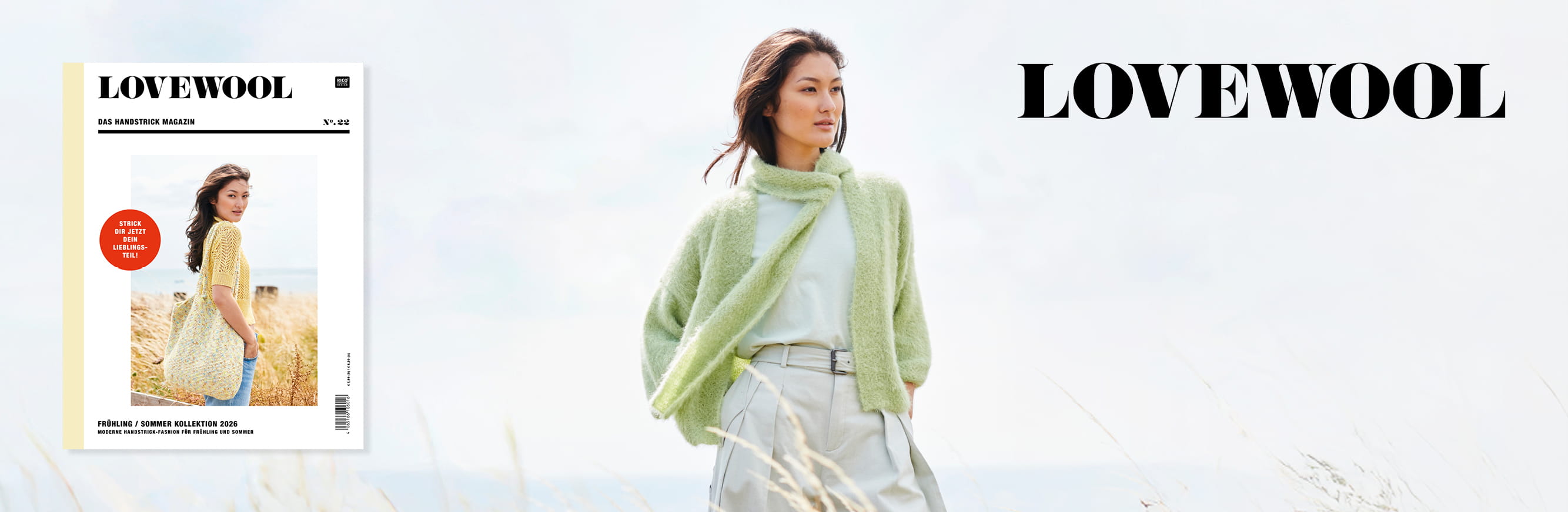 Frau trägt gestrickte Jacke mit Schal aus Lovewool No. 22 in Outdoor-Umgebung. Daneben ein Cover des Handstrick Magazins Lovewool No. 22 und Logo.