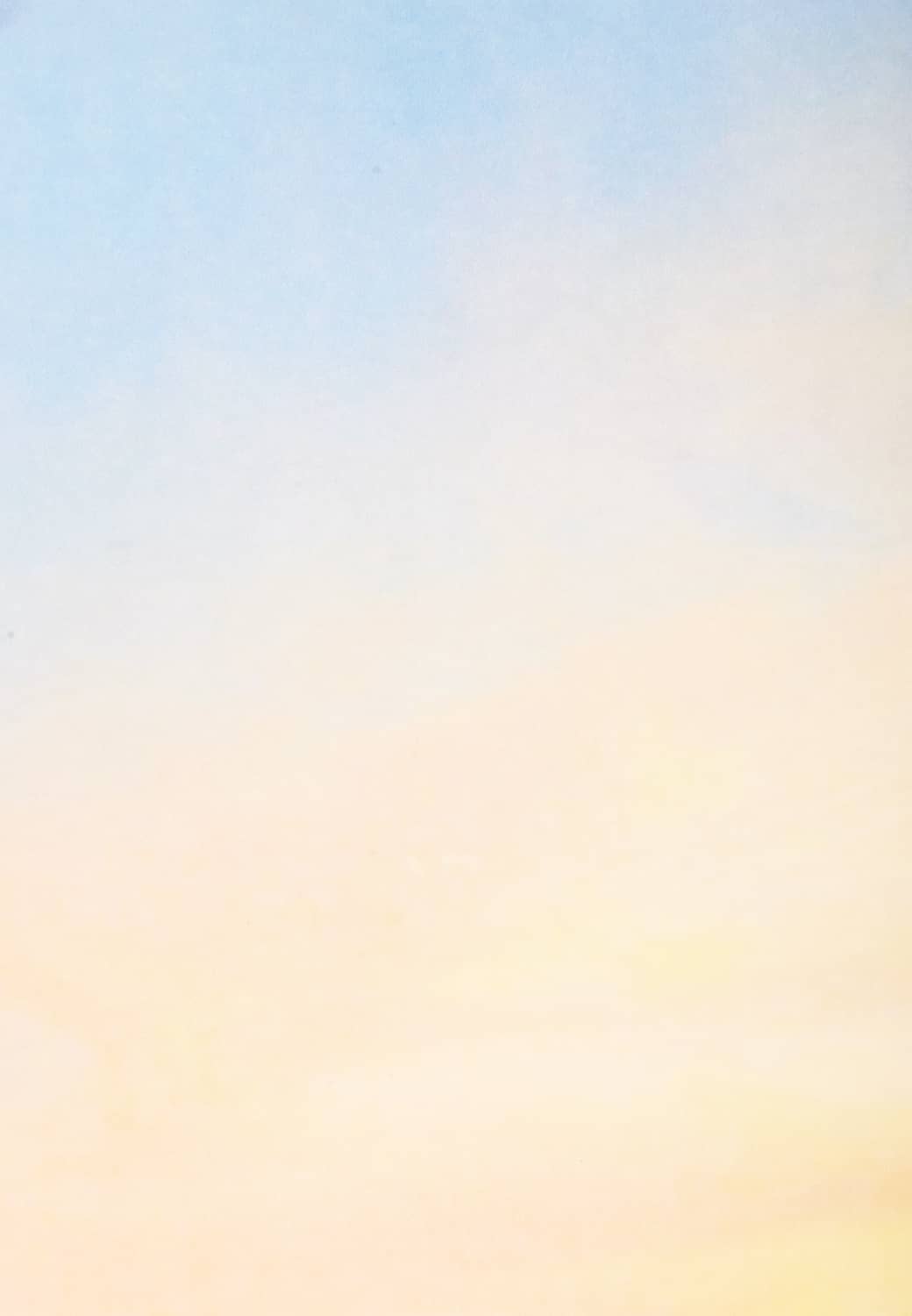 Ein Himmel mit gelb leuchtenden Wolken.