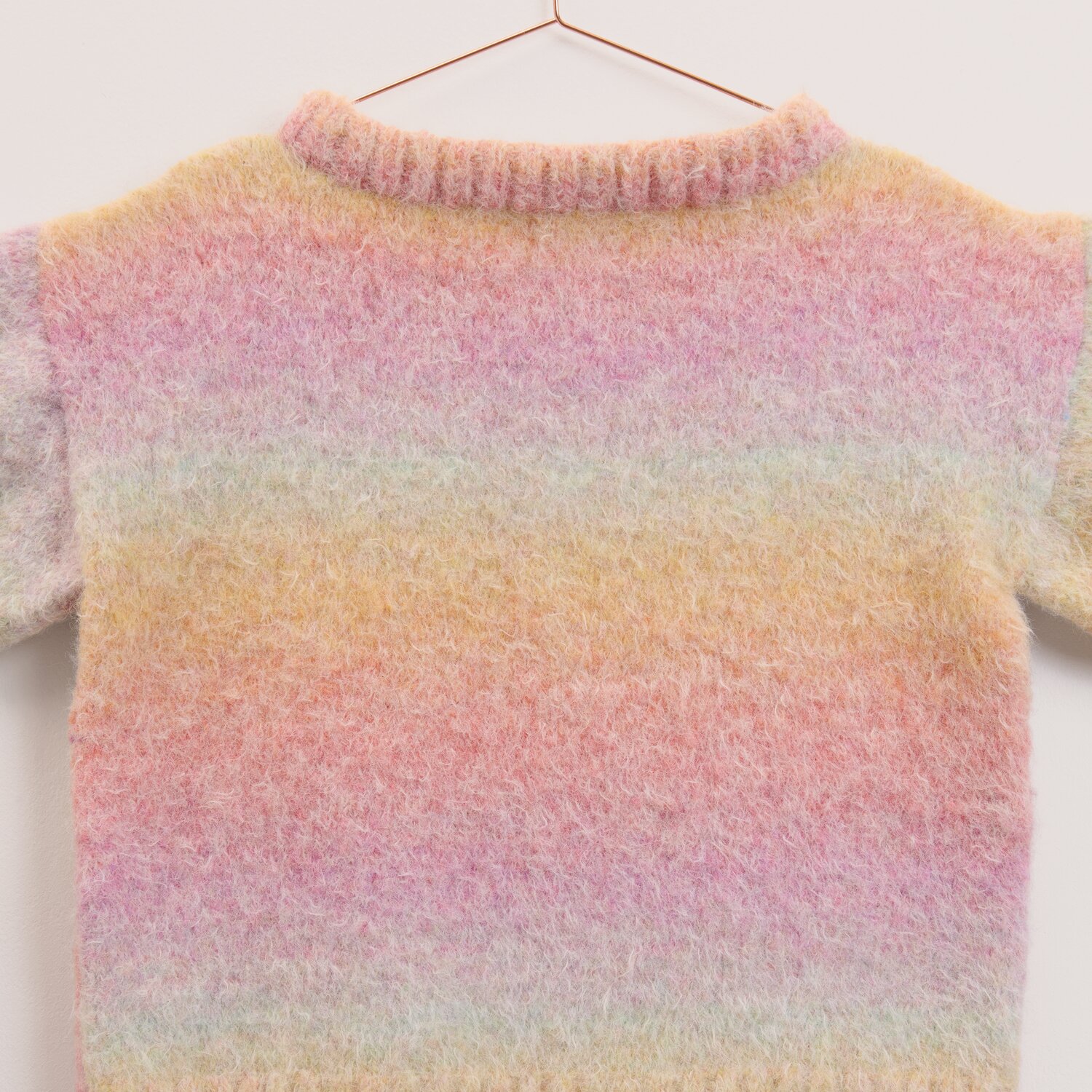 Creative Brushed Wool, kurzer Kinderpulli aus weichem Flauschgarn, mehrfarbig pastellig gestreift, 100g 415m, gestrickt mit Rico Design Qualität