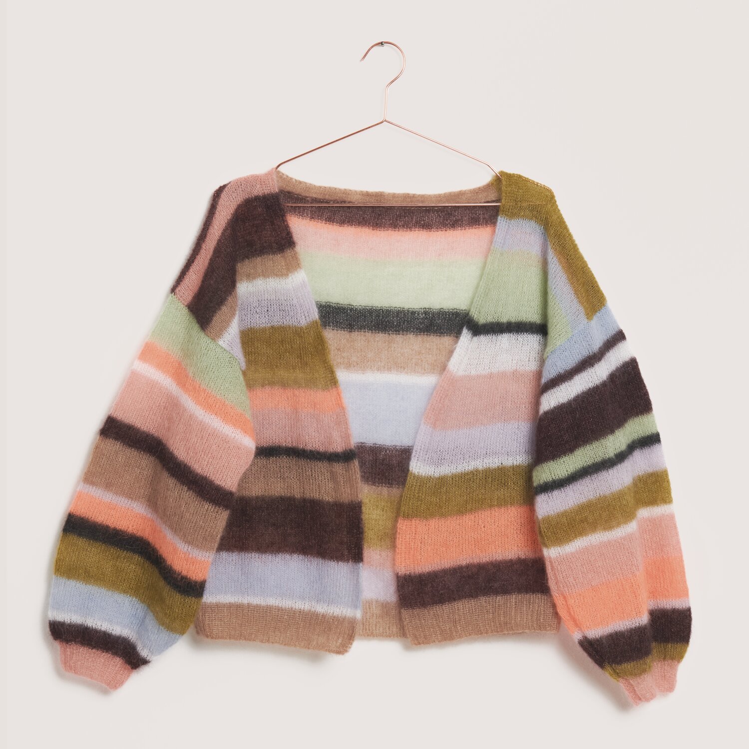 Made by Me No. 22 Frühjahr-Sommer: Bunter Strick-Cardigan mit Streifen in Pastelltönen, ideal für frische Tage.