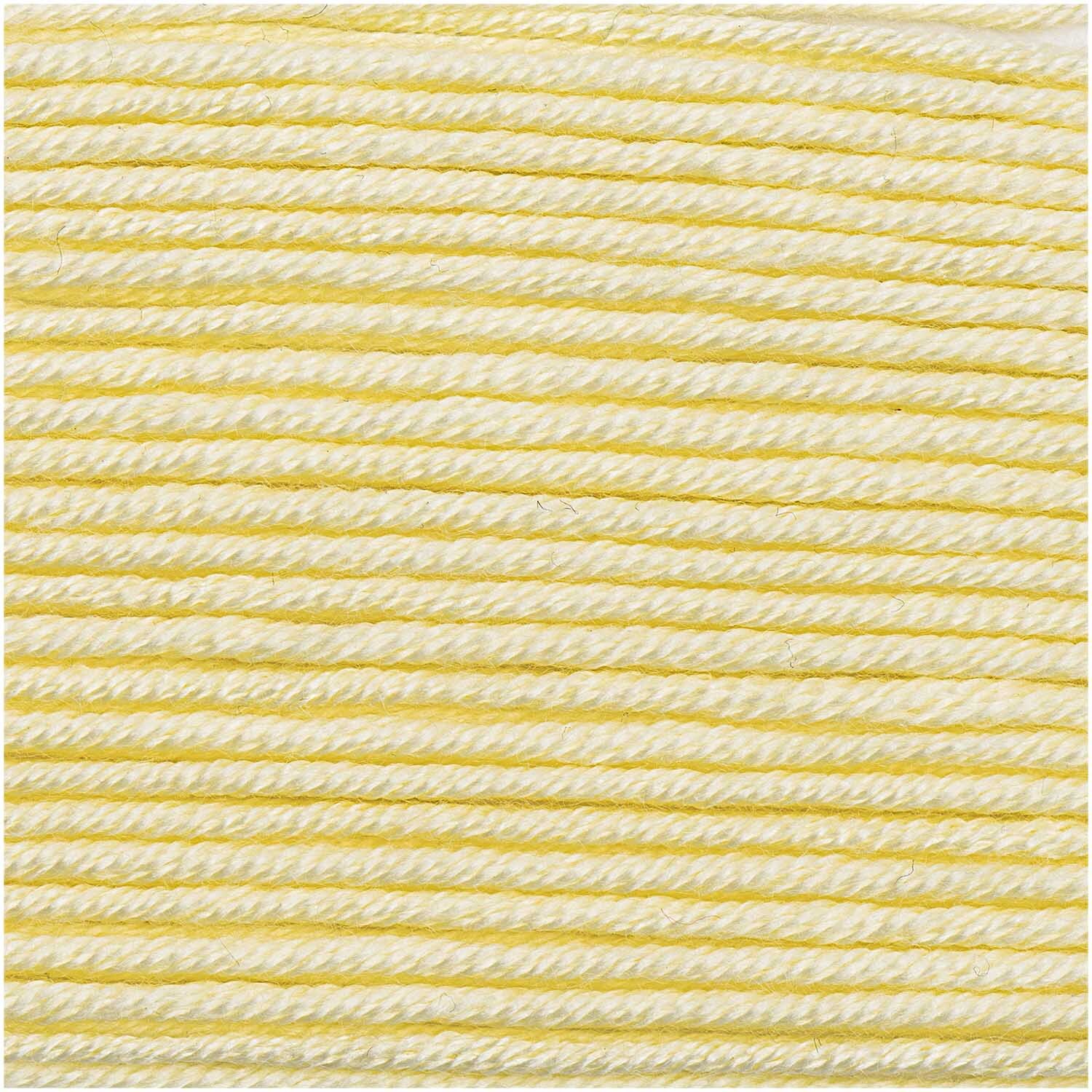 Creative Silky Touch dk: Weiches Garn in Pastellgelb von Rico Design, ideal für Strickprojekte.