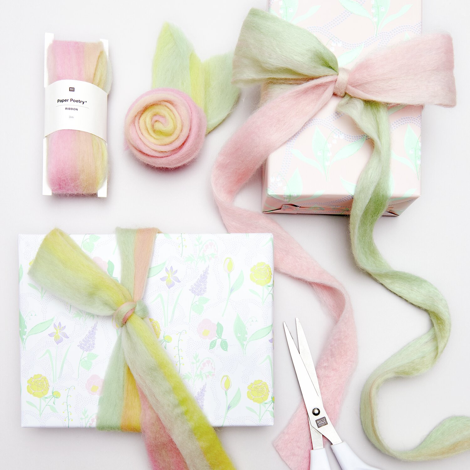 Paper Poetry Filzband Sonnenaufgang in Pastellfarben dekoriert Geschenke mit floralen Mustern.