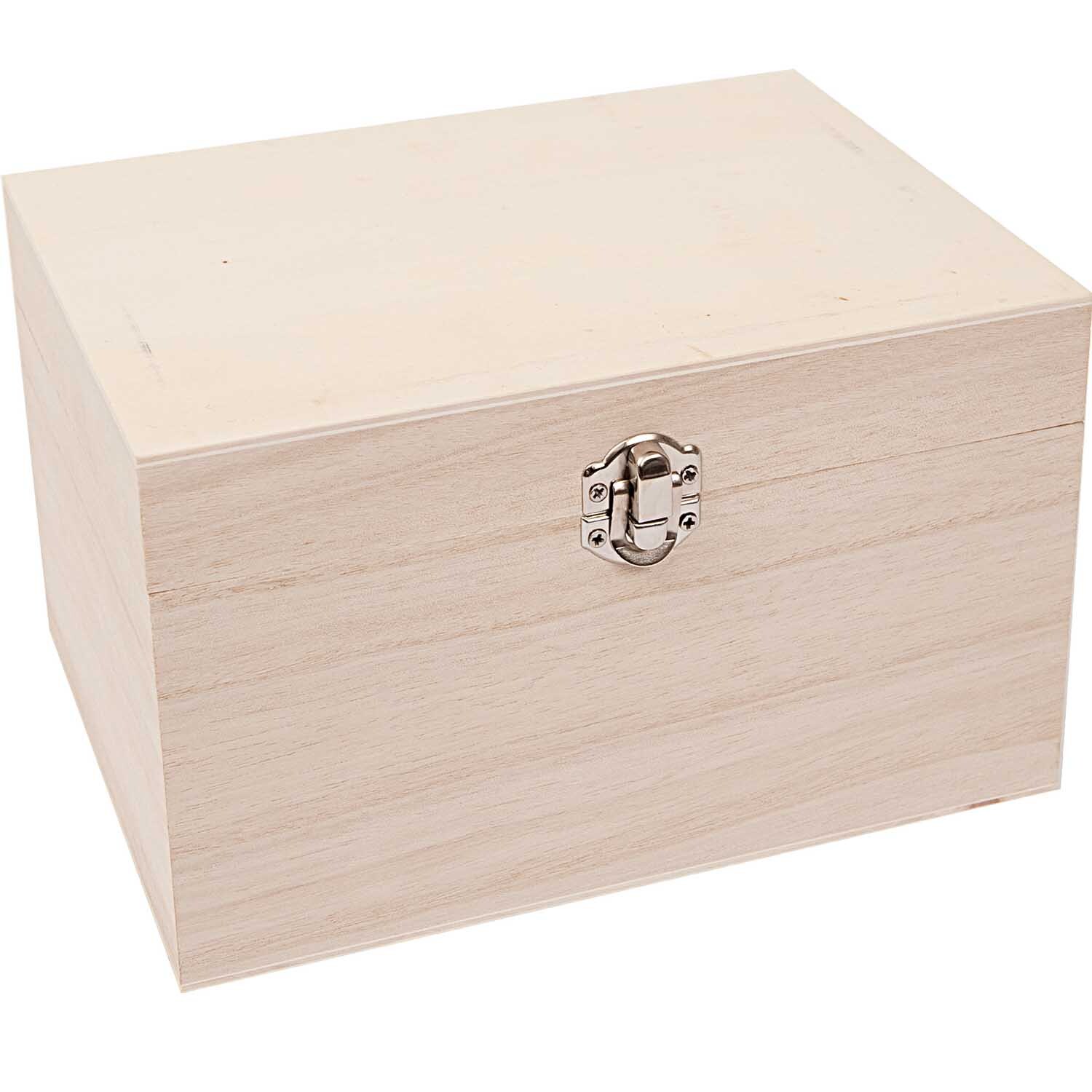 Schatulle rechteckig aus hellem Holz mit Metallverschluss, ideal für Aufbewahrung.