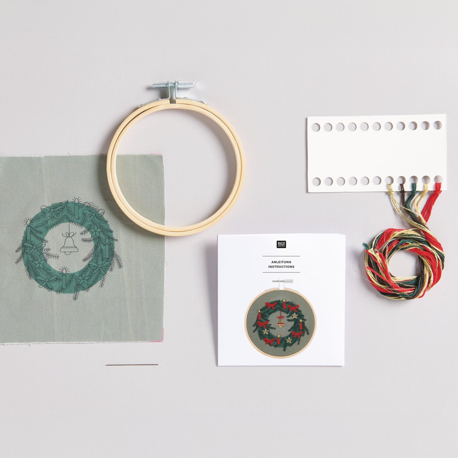 Stickpackung Weihnachtskranz vorgezeichnet Ø10cm von Rico Design Stickpackung Weihnachtskranz vorgezeichnet Ø10cm von Rico Design