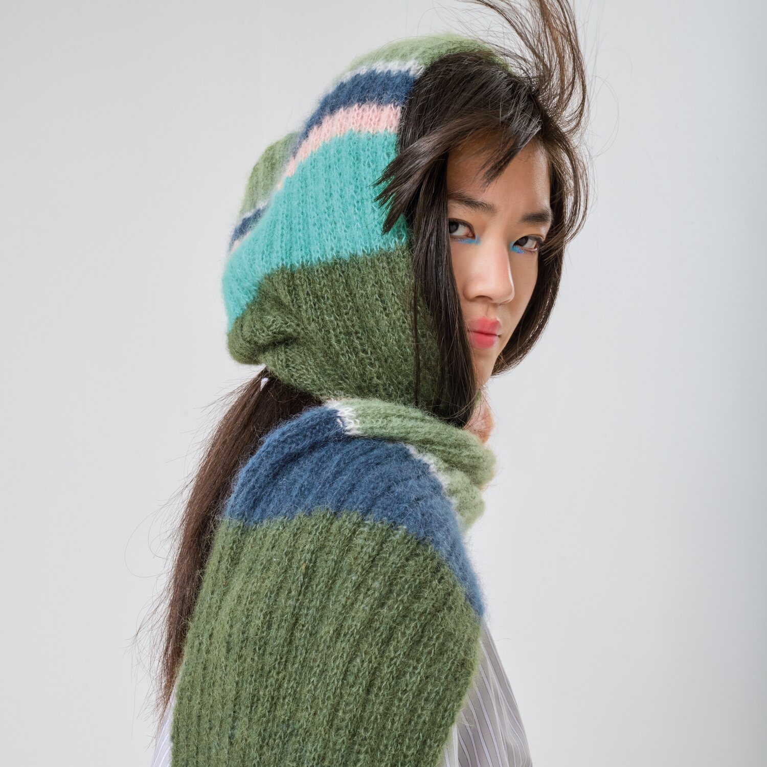 Strickset Kapuzenschal Modell 24 aus Made by Me No. 21 von Rico Design