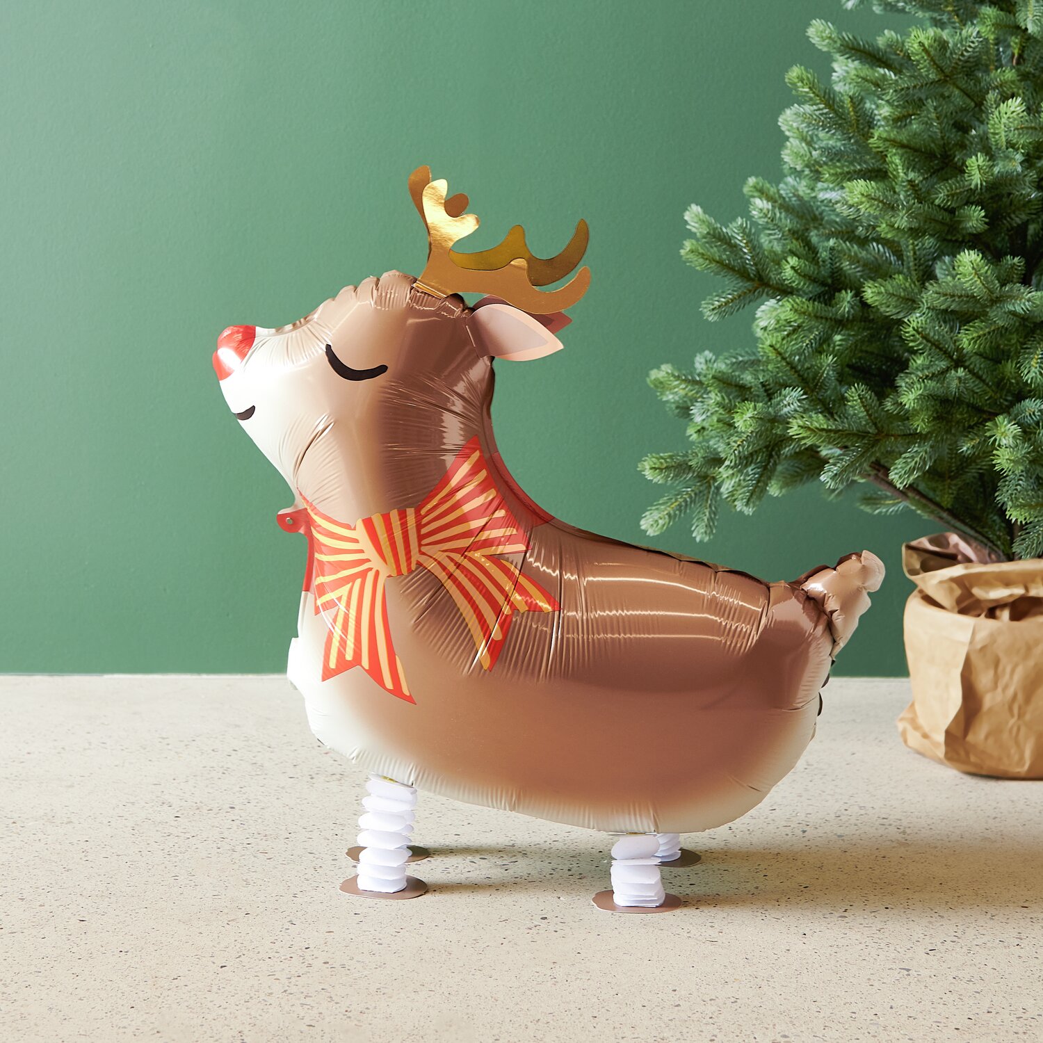 Folienballon Rentier laufend: Niedlicher Rentierballon mit roter Schleife, ideal für festliche Dekorationen.