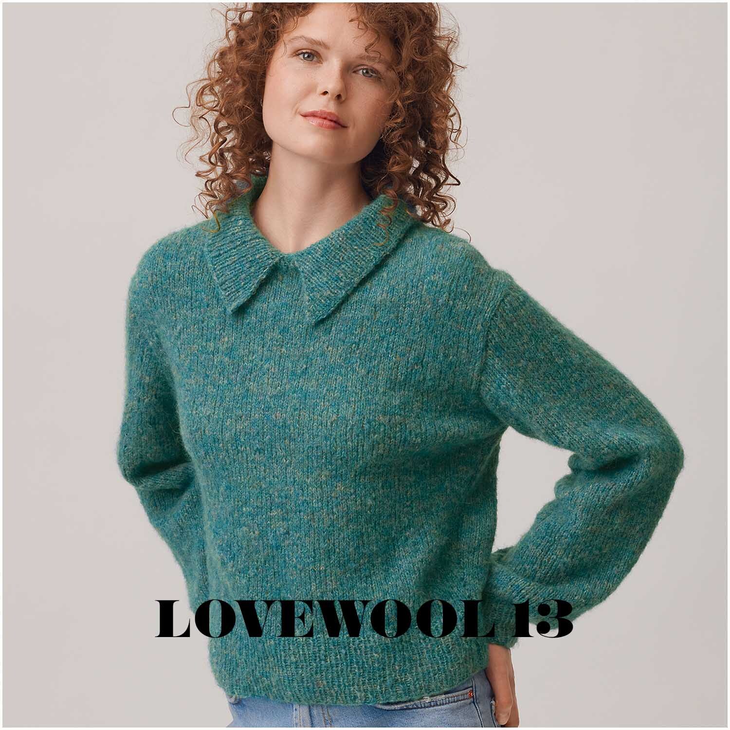 Fashion Skinny Alpaca aran: Frau trägt türkisfarbenen Pullover von Rico Design, lässig und stilvoll.