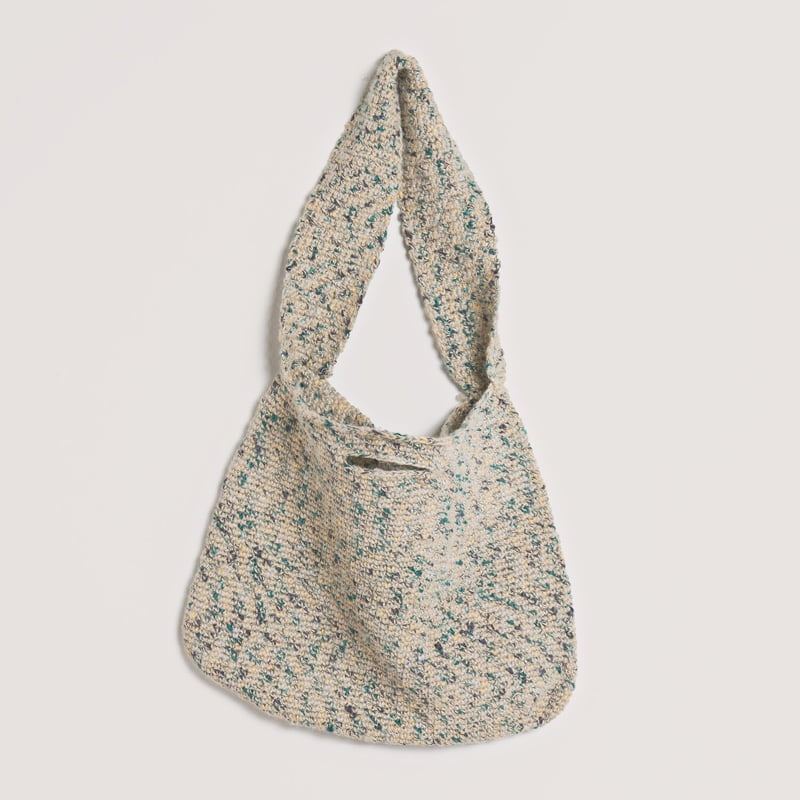 Gehäkelte Tasche in Weiß und bunt meliert: Modell 11 aus dem Heft Made by Me No. 22