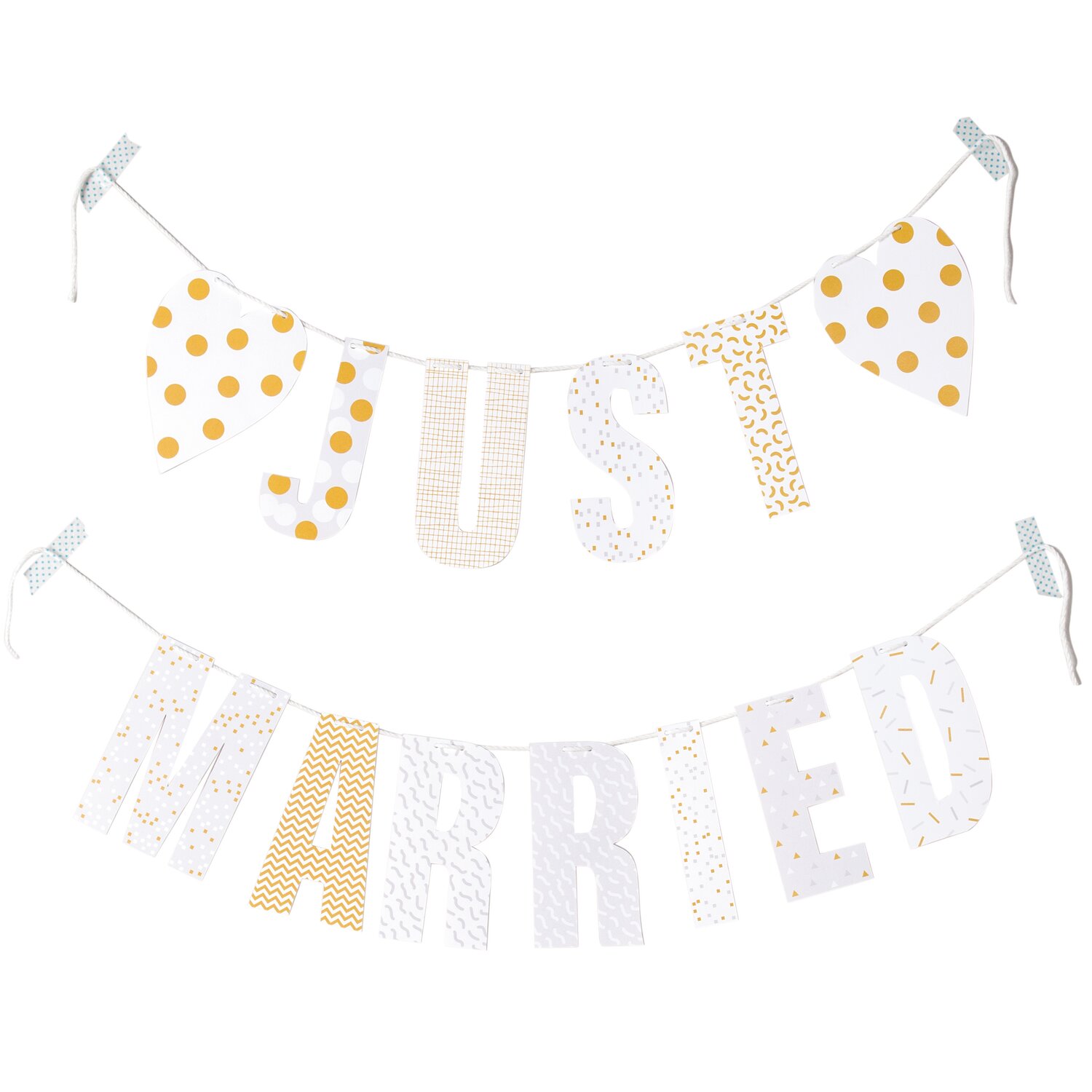 Paper Poetry Girlande Just Married 3m zeigt zwei dekorative Wimpelketten von Rico Design mit gemusterten Buchstaben in fröhlichen, mehrfarbigen Pastelltönen.