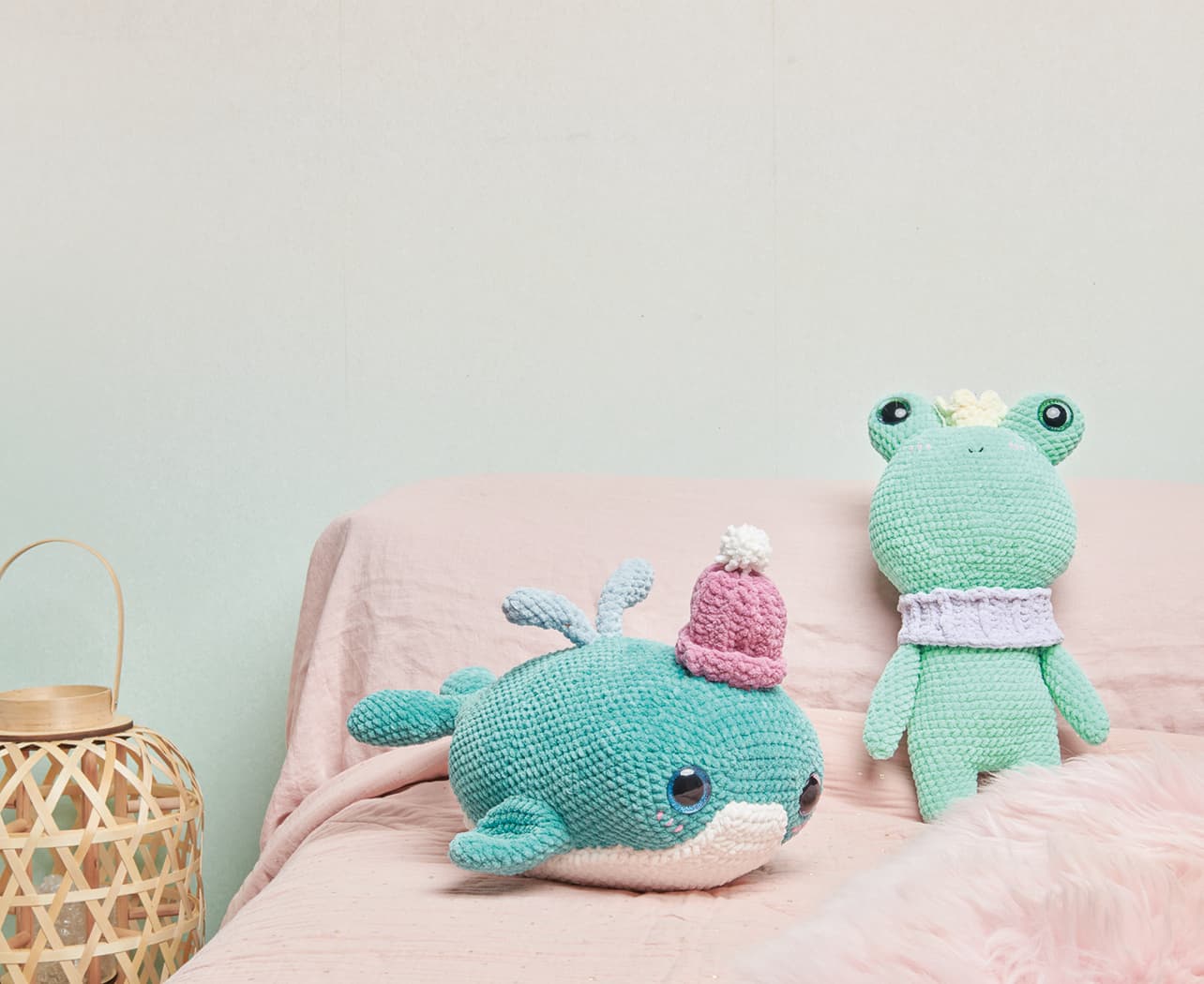 Häkelfiguren aus Chenille-Garn