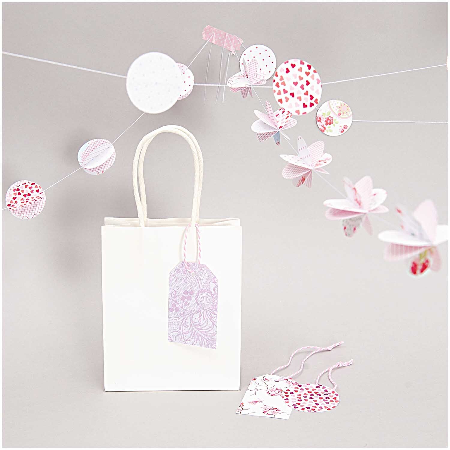 Paper Poetry Geschenkanhänger rund weiß 20 Stück von Rico Design