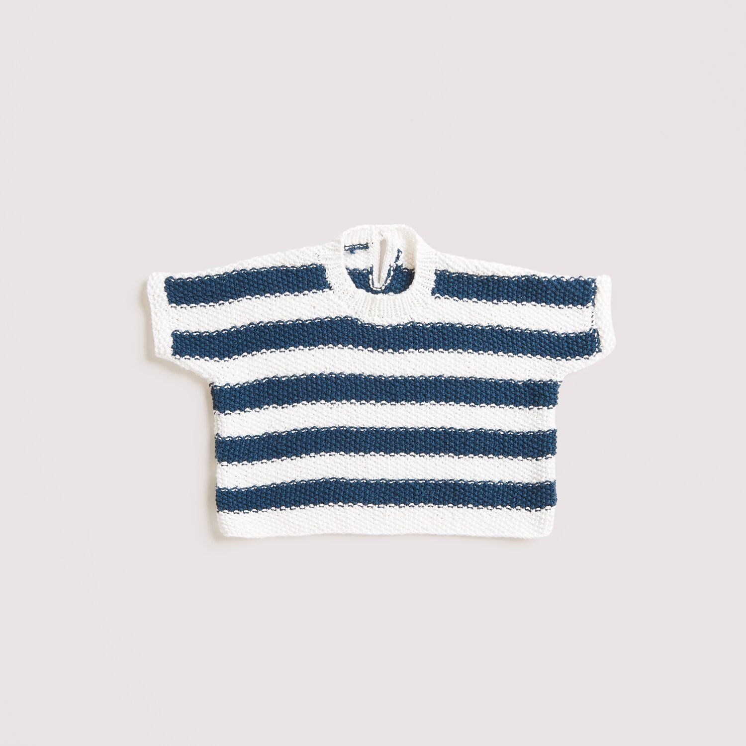 Strickset Shirt Modell 10 aus Baby Nr. 39, gestreift in Weiß und Marine, aus Baby Organic Cotton.