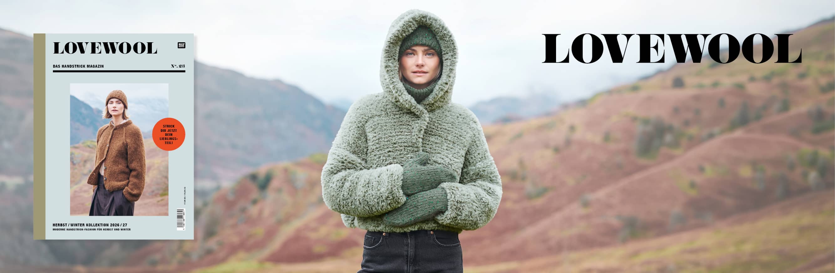 Frau trägt gestrickte Jacke, Handschuhe und Mütze aus Lovewool No. 23 in Outdoor-Umgebung. Daneben ein Cover des Handstrick Magazins Lovewool No. 23 und Logo.