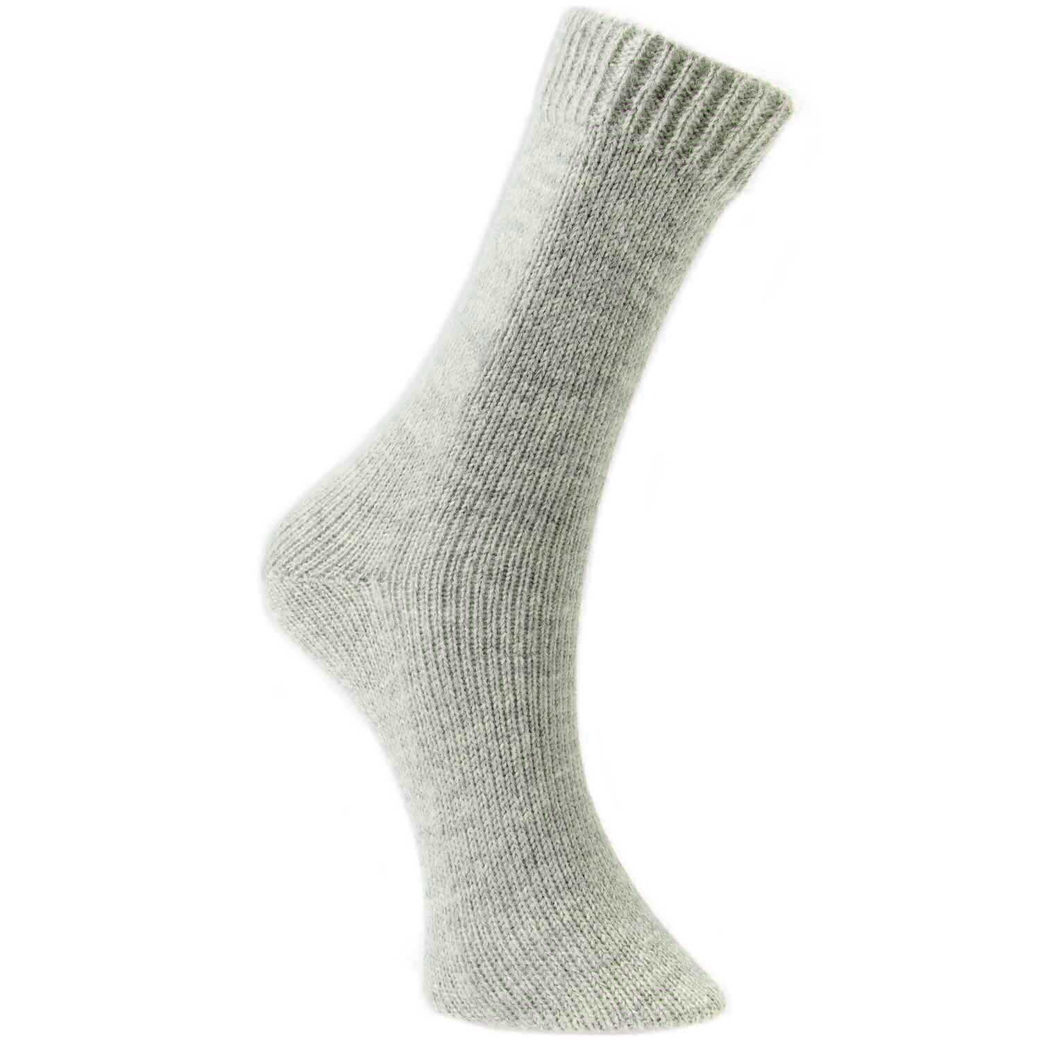 Superba Alpaca Luxury Socks in weichem Silbergrau, gestrickt aus hochwertigem Garn von Rico Design. Ideal für Komfort und Stil.