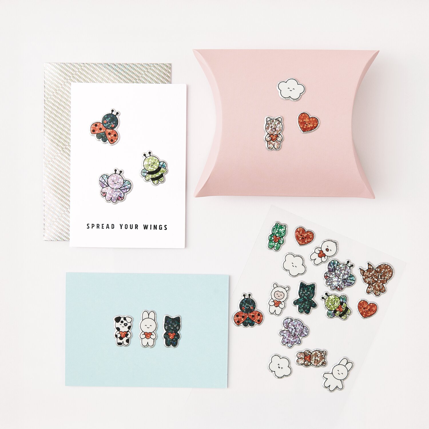 Paper Poetry Puffy Sticker Chingu: Bunte, verspielte Sticker auf Karten und Umschlägen arrangiert.