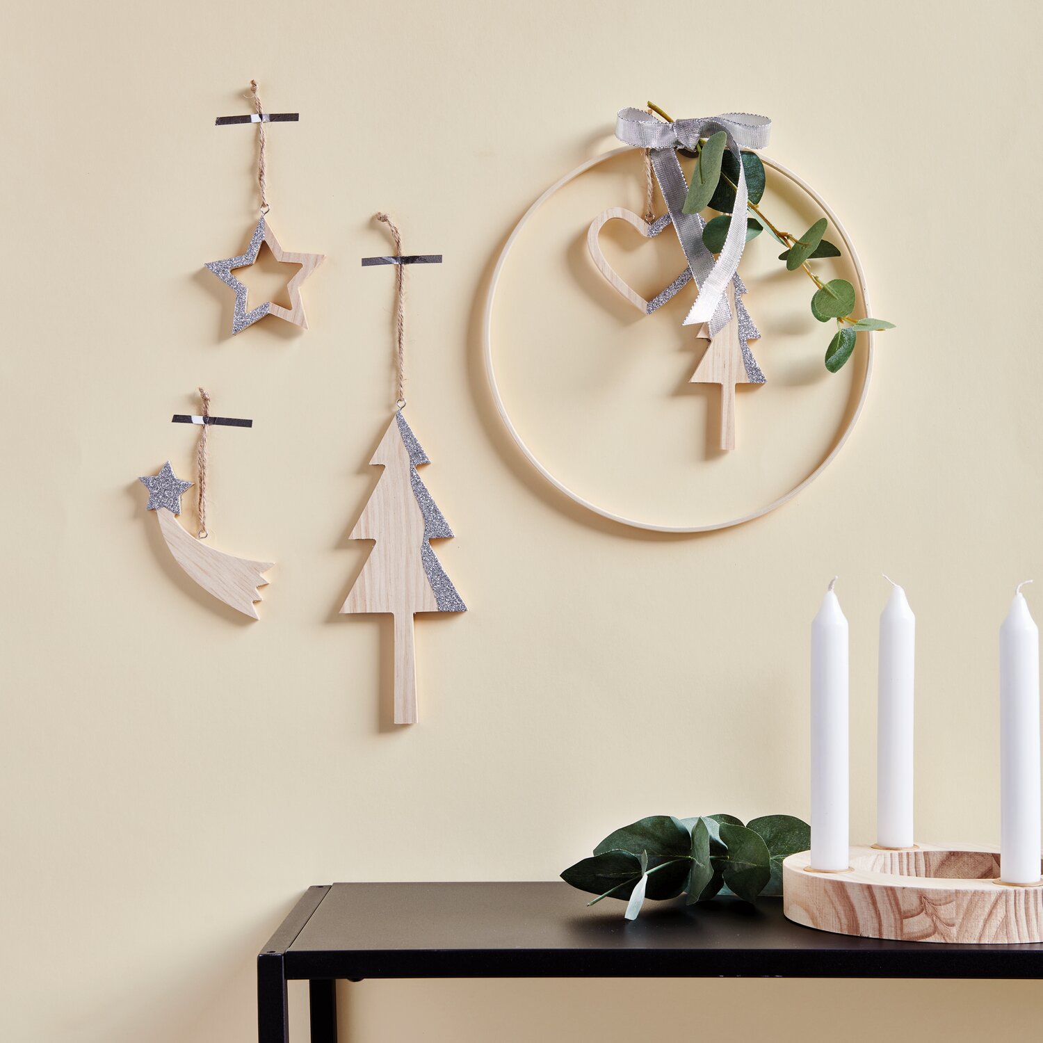 Holzhänger Sternschnuppe 11,5x5,5x1cm Farbe Natur-Silber von Rico Design