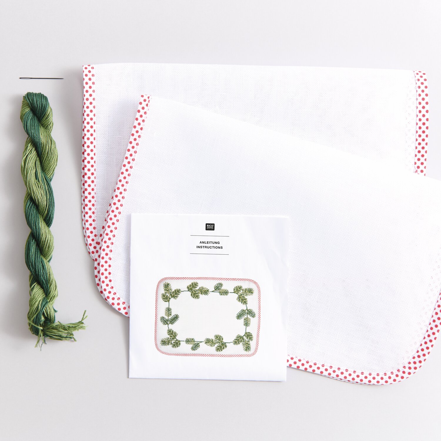 Stickpackung Platzsets eckig Tannenzweige 2 Stück 30x40cm von Rico Design