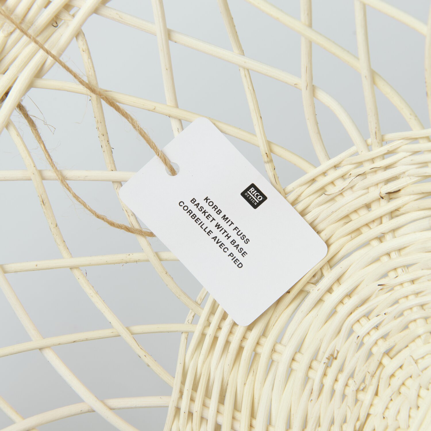 Rattan Korb mit Fuß Weiß Ø26x22cm von Rico Design