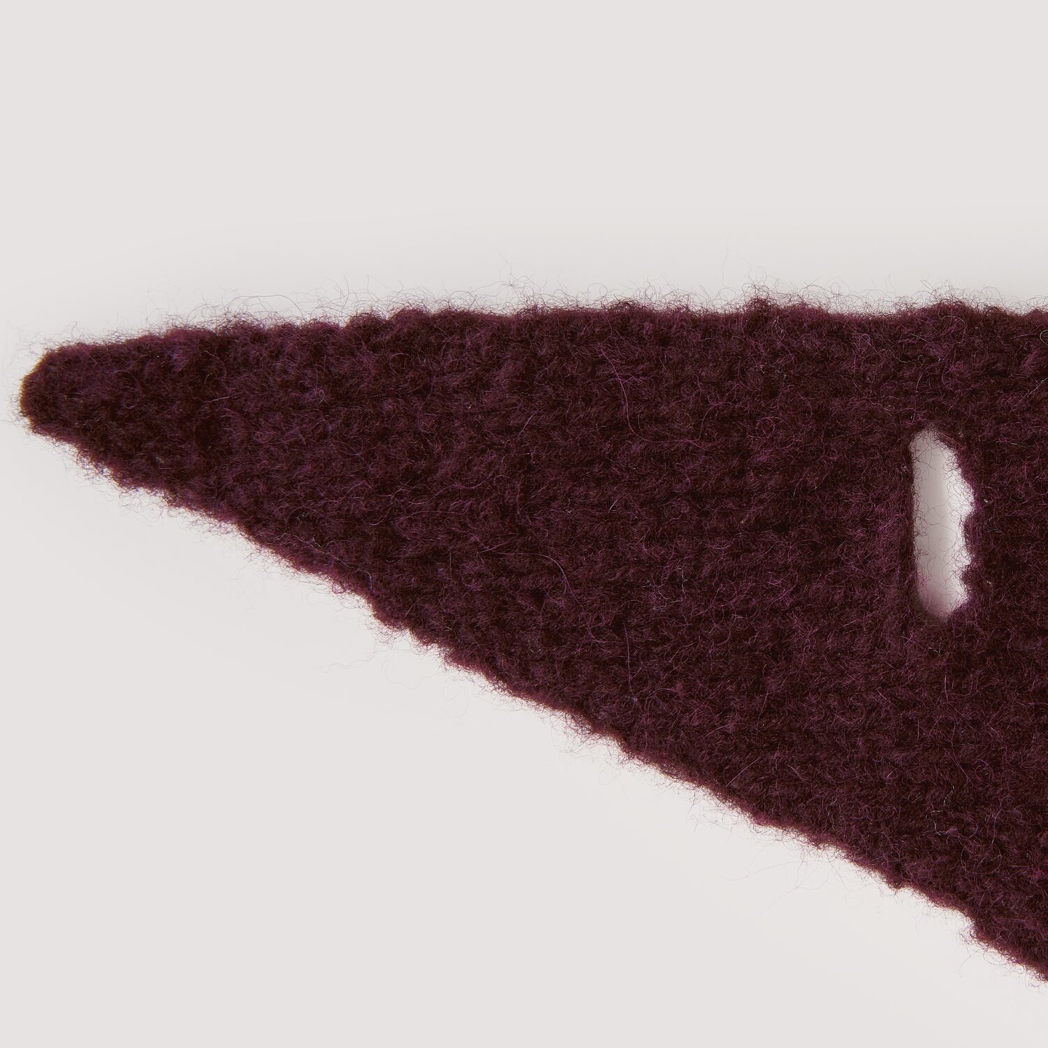 Luxury Knits - Premium Natural Fibres Sprachauswahl deutsch von Rico Design Luxury Knits - Premium Natural Fibres, Bordeaux. Weiches Strickmaterial aus reiner Baby-Alpaka-Wolle, ideal für hochwertige Handarbeiten.
